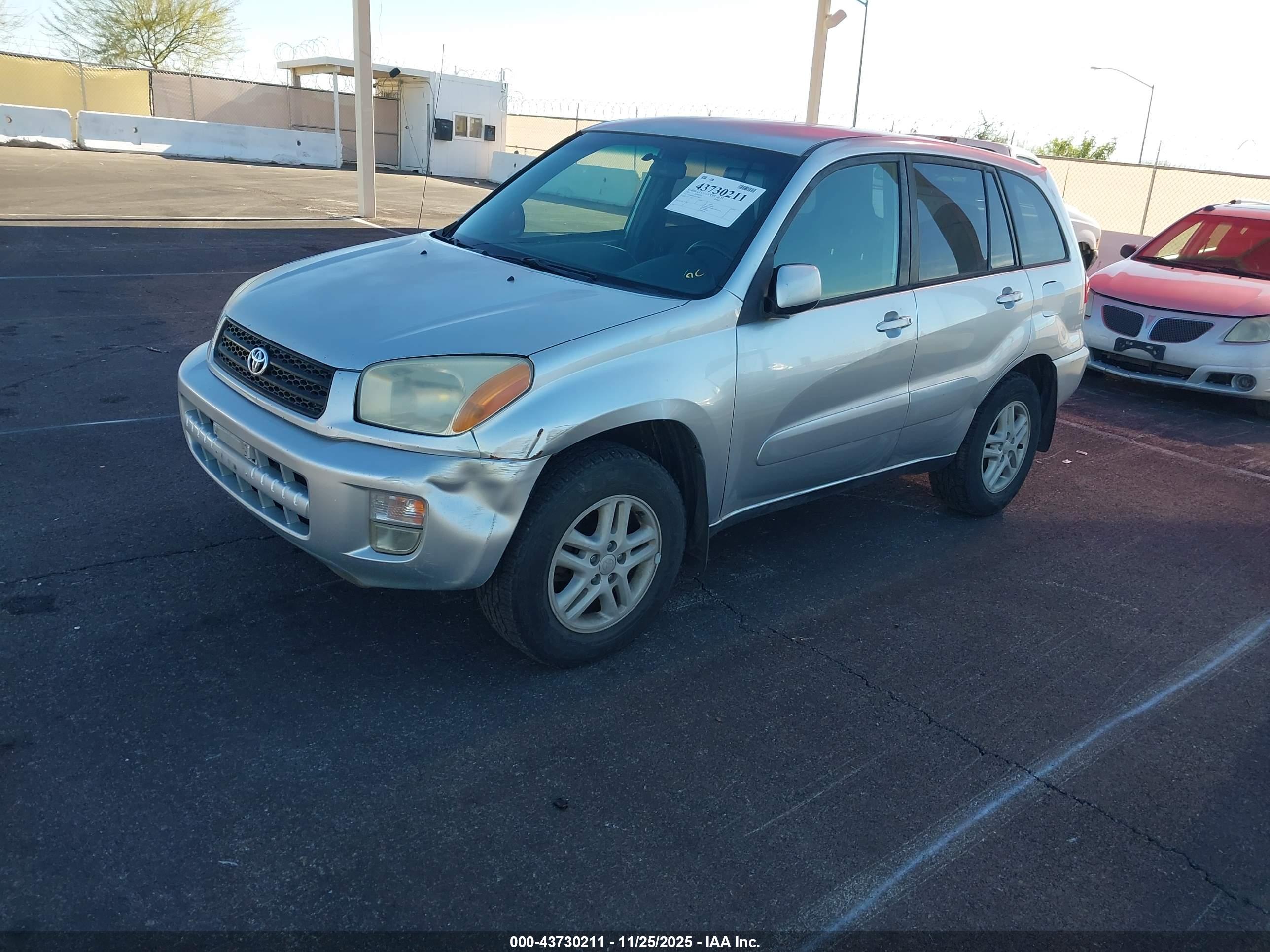 TOYOTA RAV4 image 2