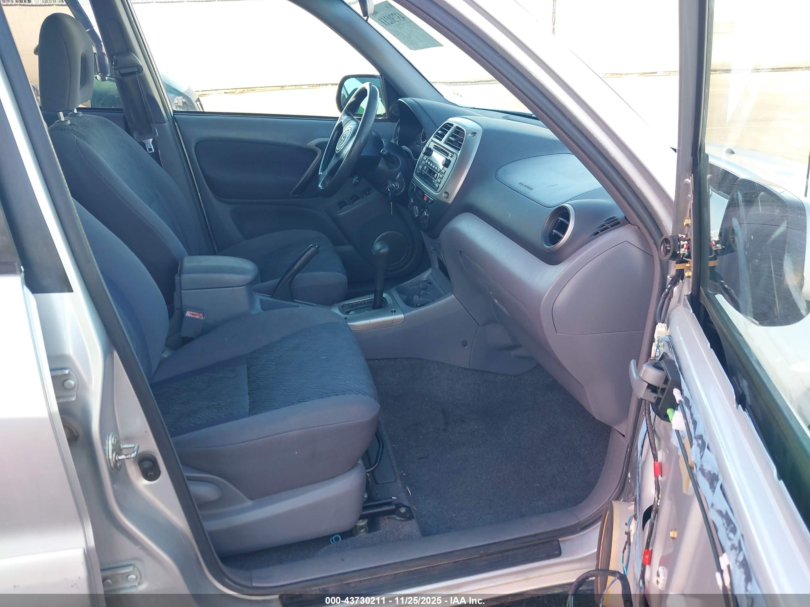 TOYOTA RAV4 image 5