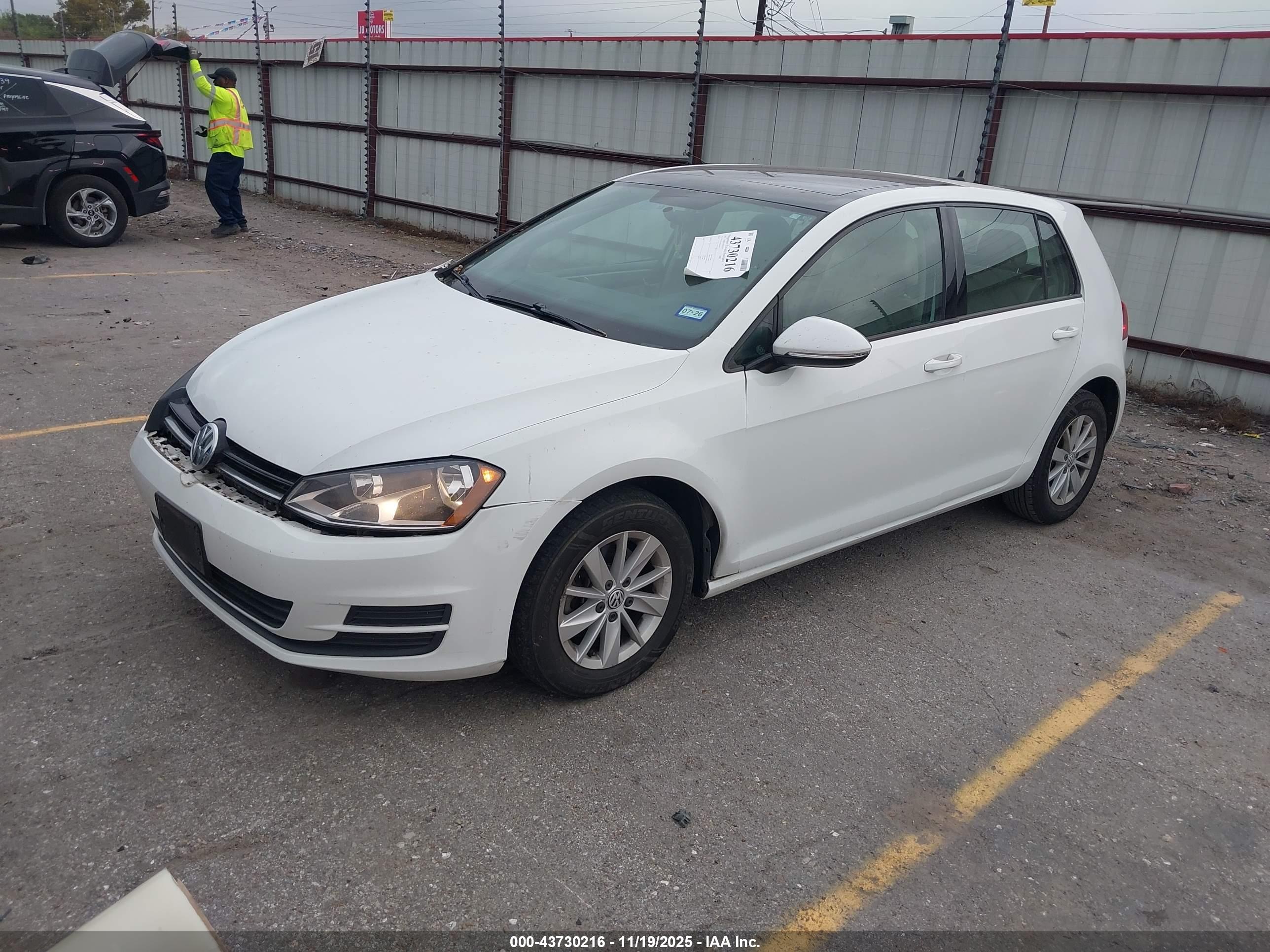 VOLKSWAGEN GOLF image 2