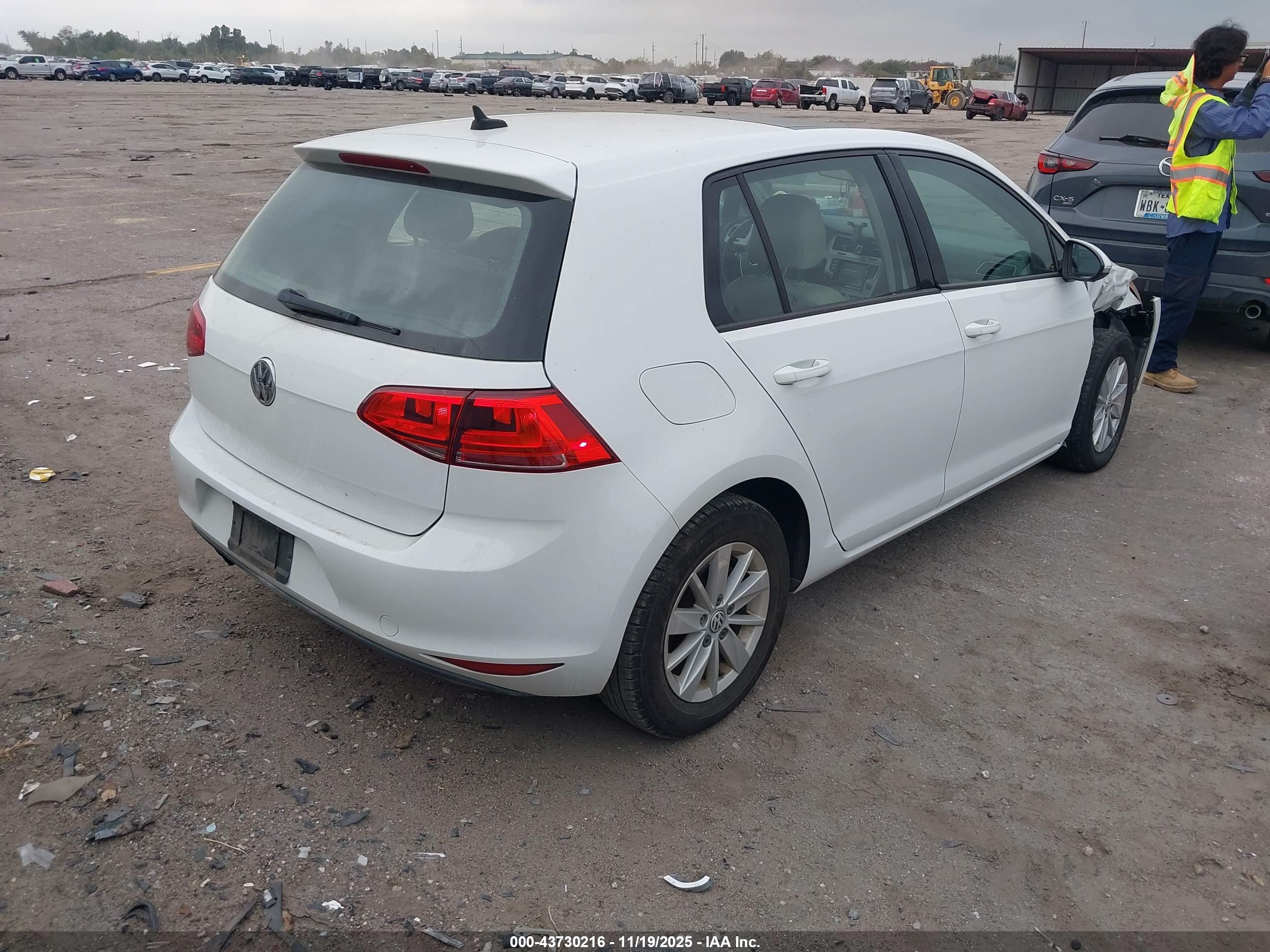 VOLKSWAGEN GOLF image 4