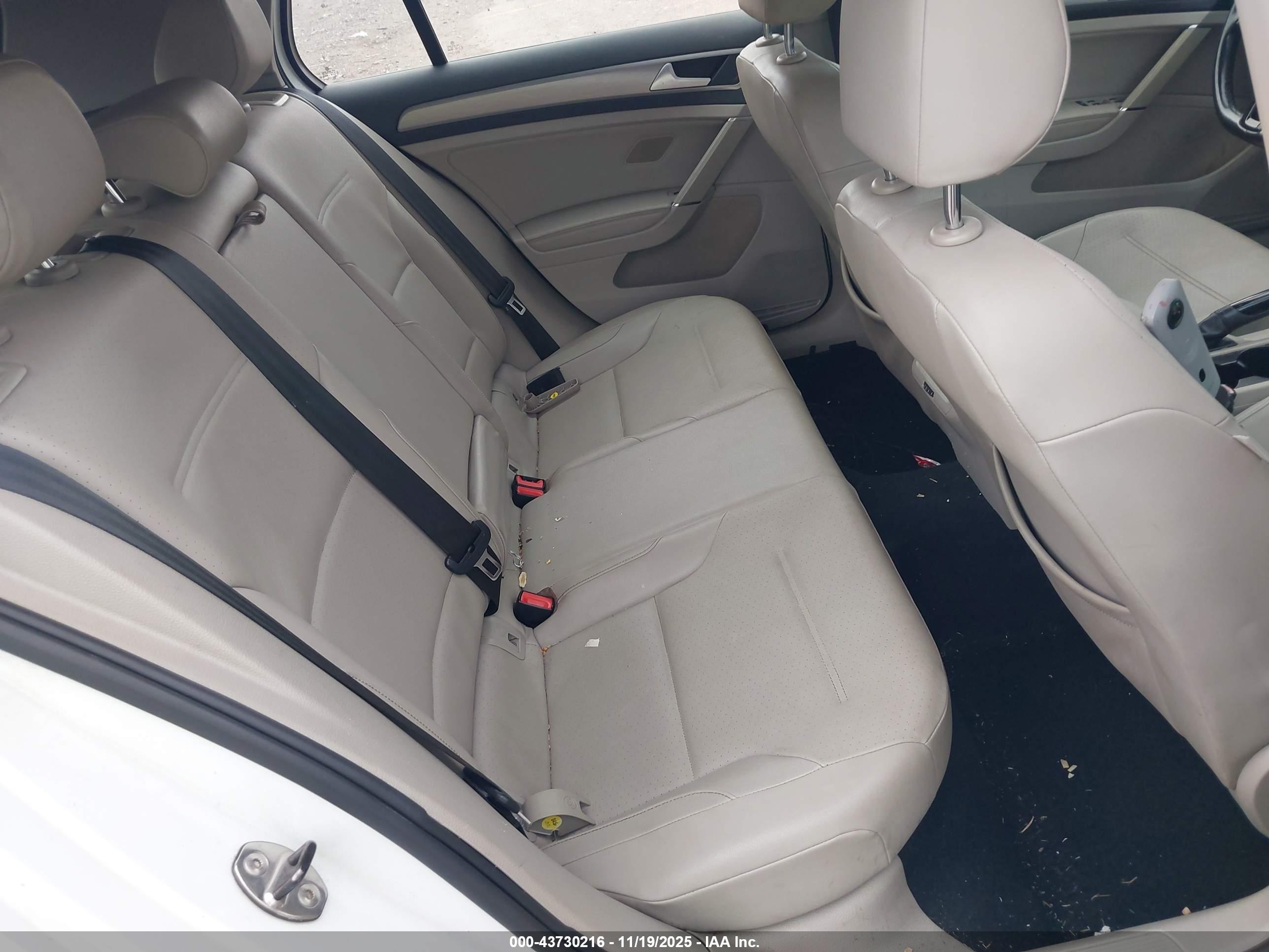 VOLKSWAGEN GOLF image 8