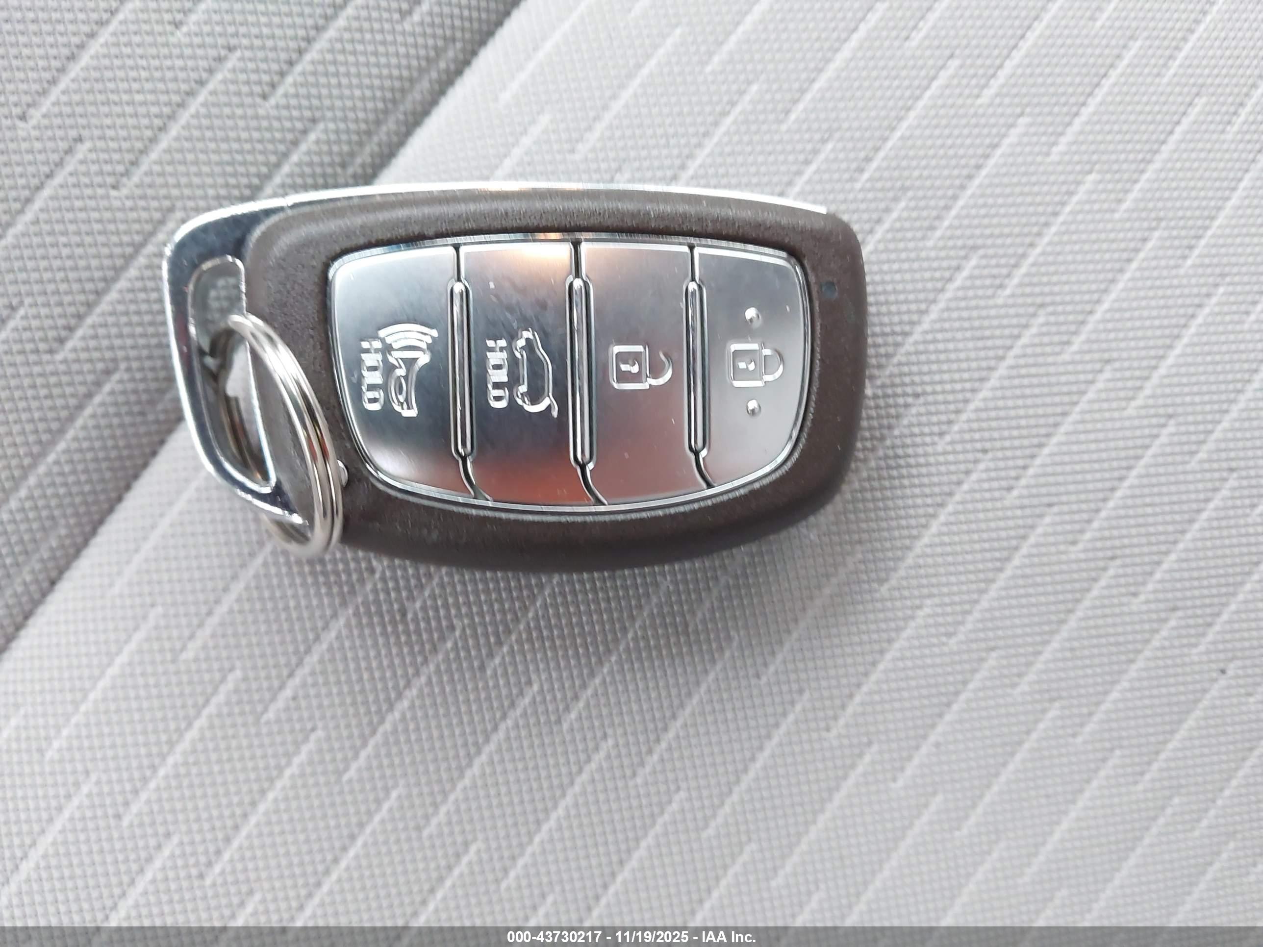 HYUNDAI TUCSON image 11