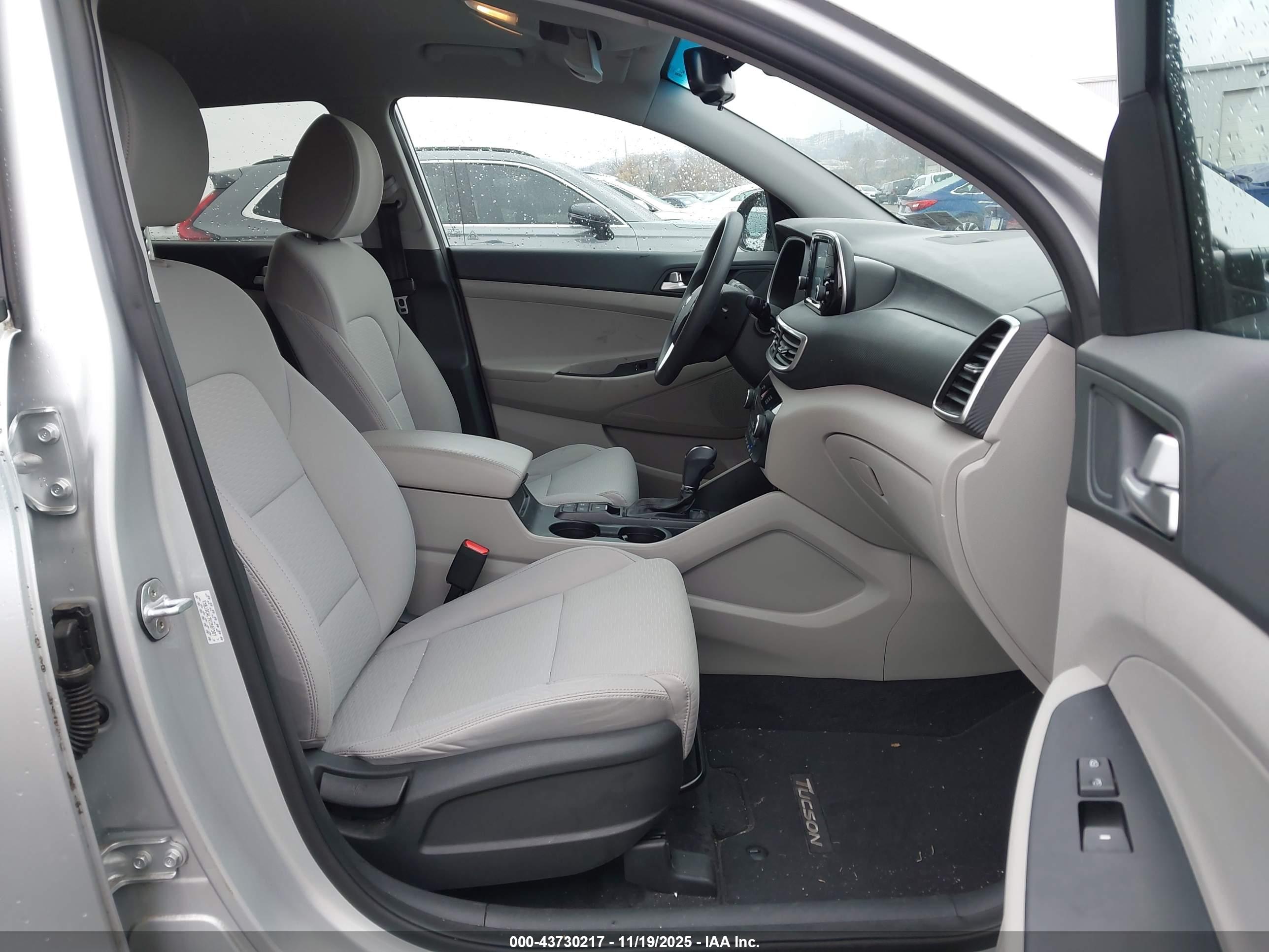 HYUNDAI TUCSON image 5