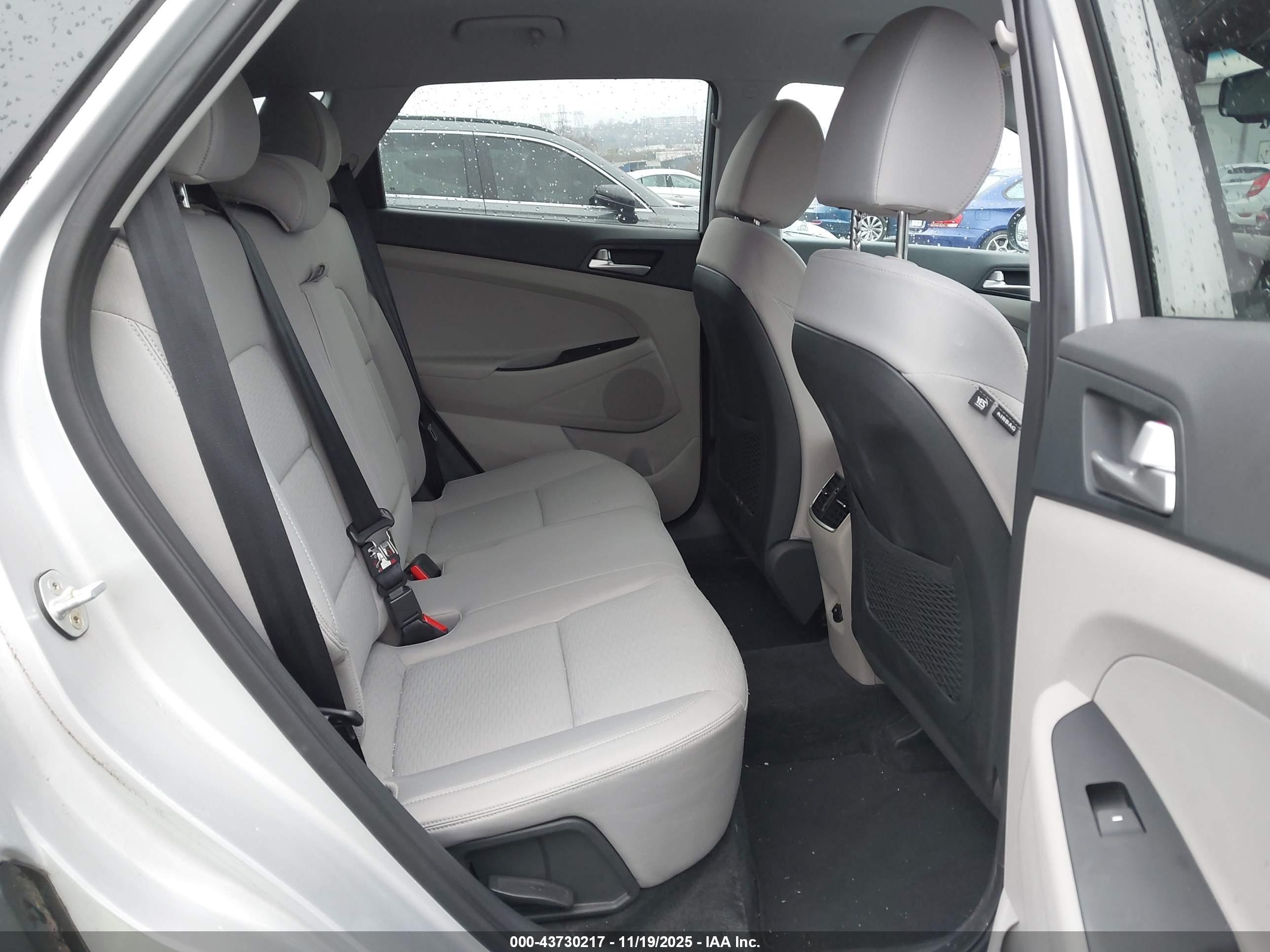 HYUNDAI TUCSON image 8