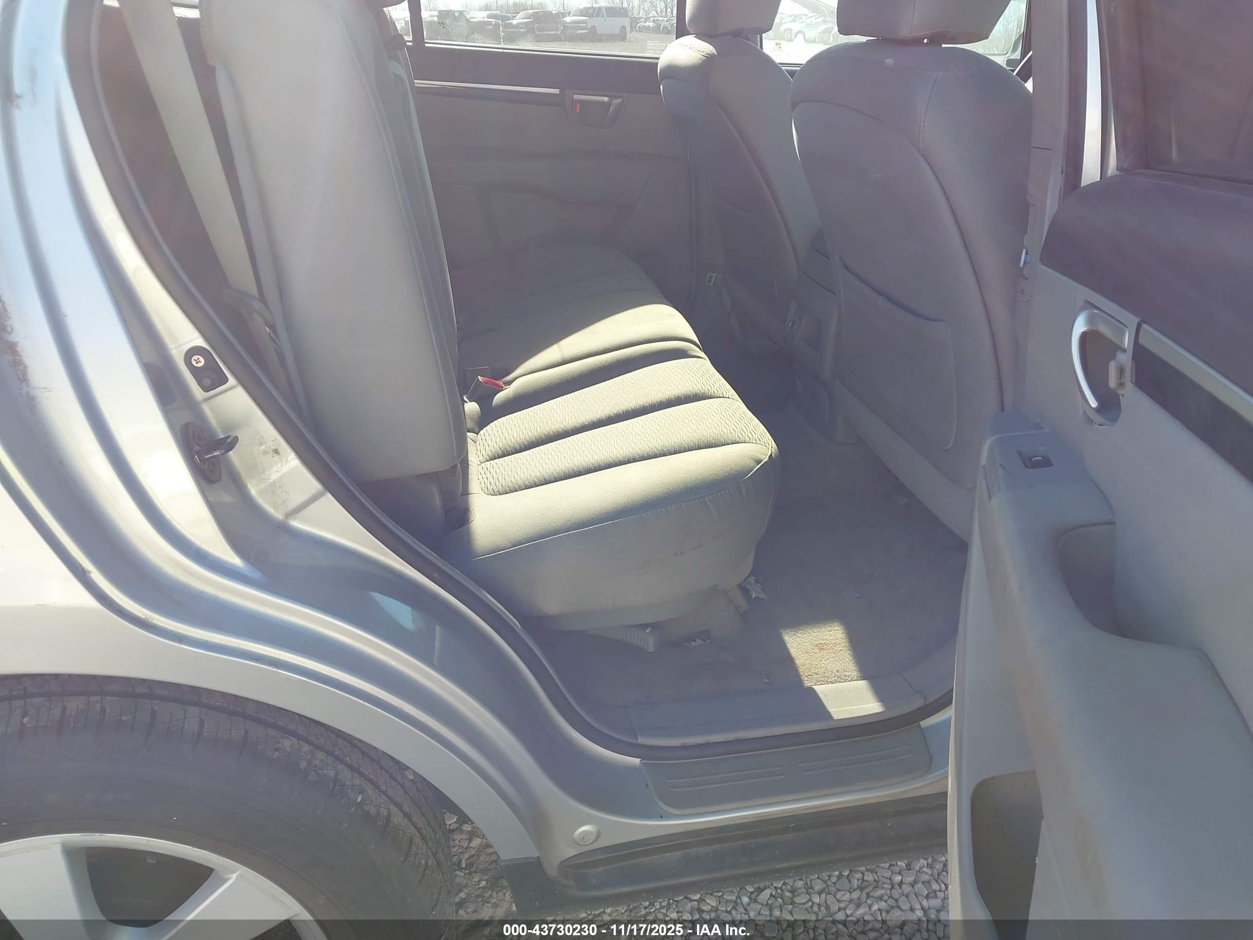 HYUNDAI SANTA image 8