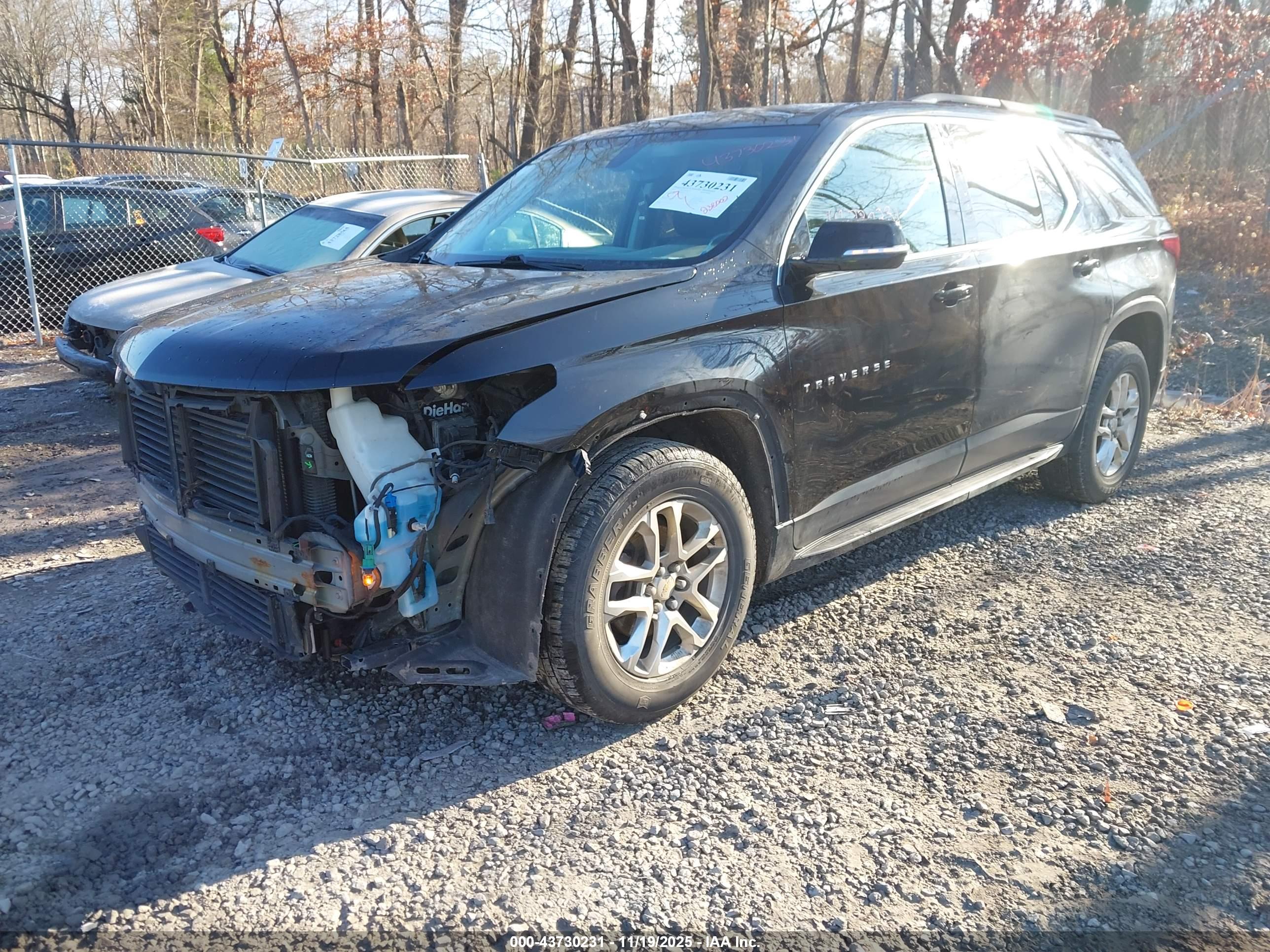 CHEVROLET TRAVERSE image 2
