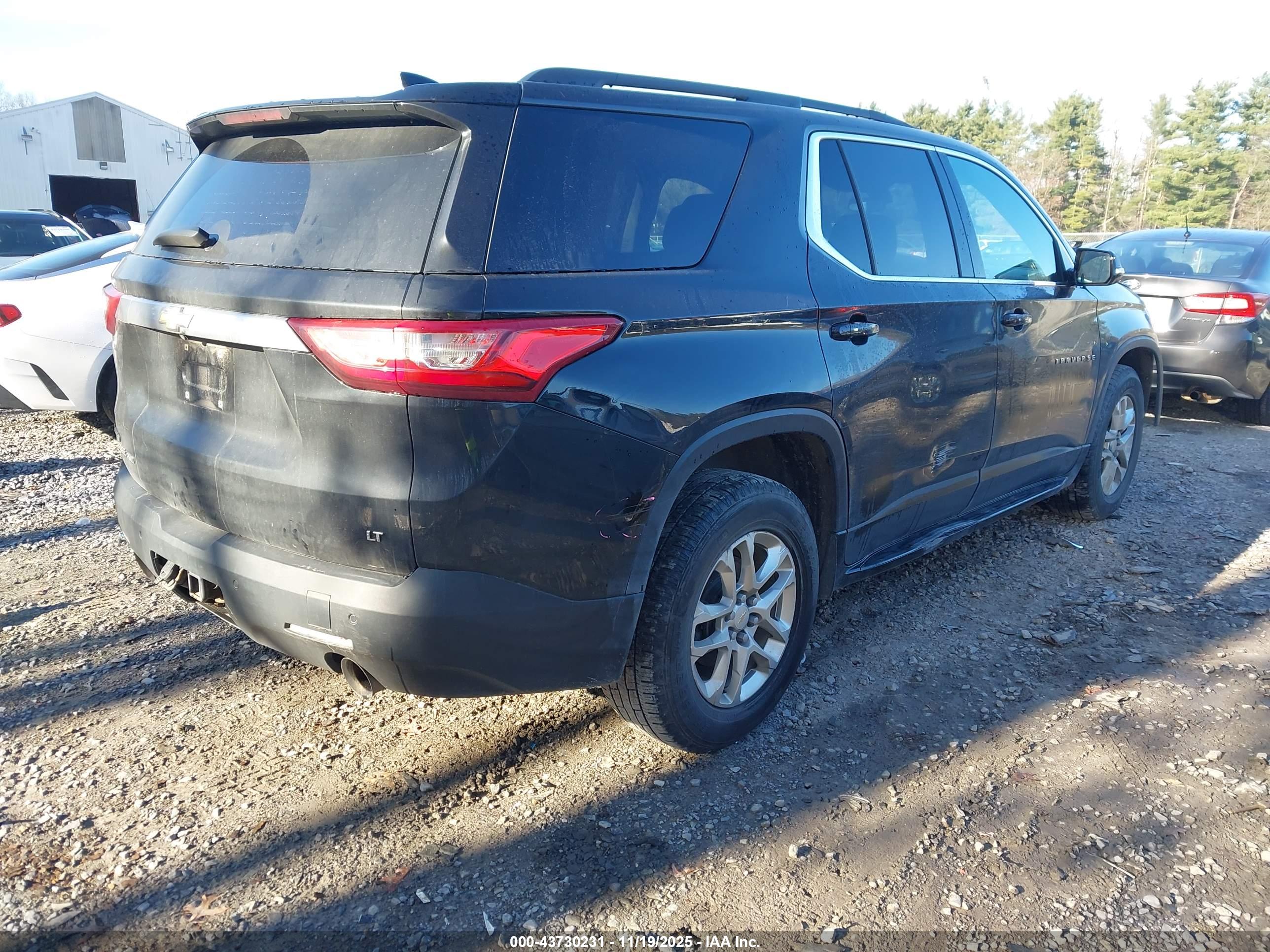 CHEVROLET TRAVERSE image 4