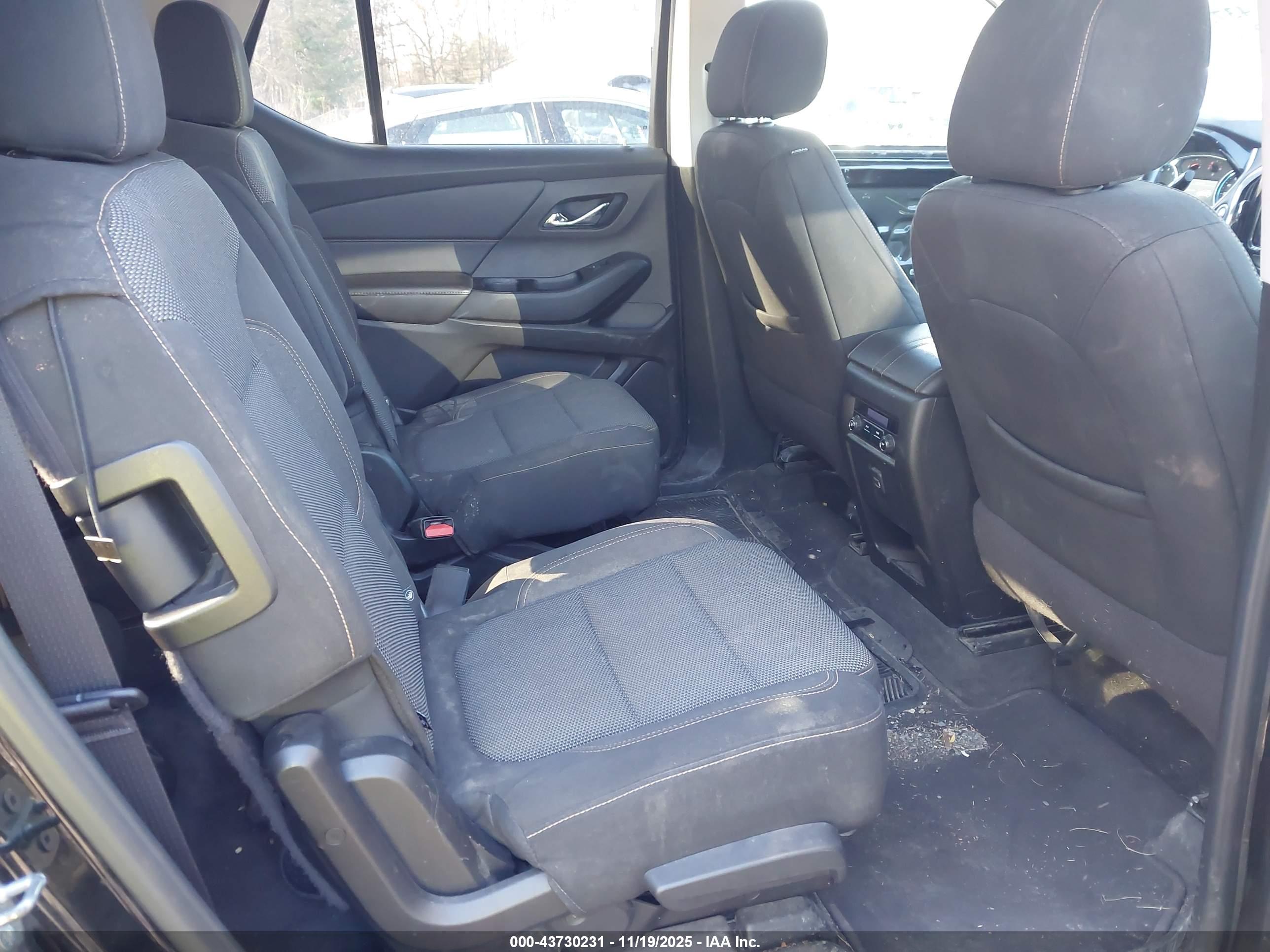 CHEVROLET TRAVERSE image 8
