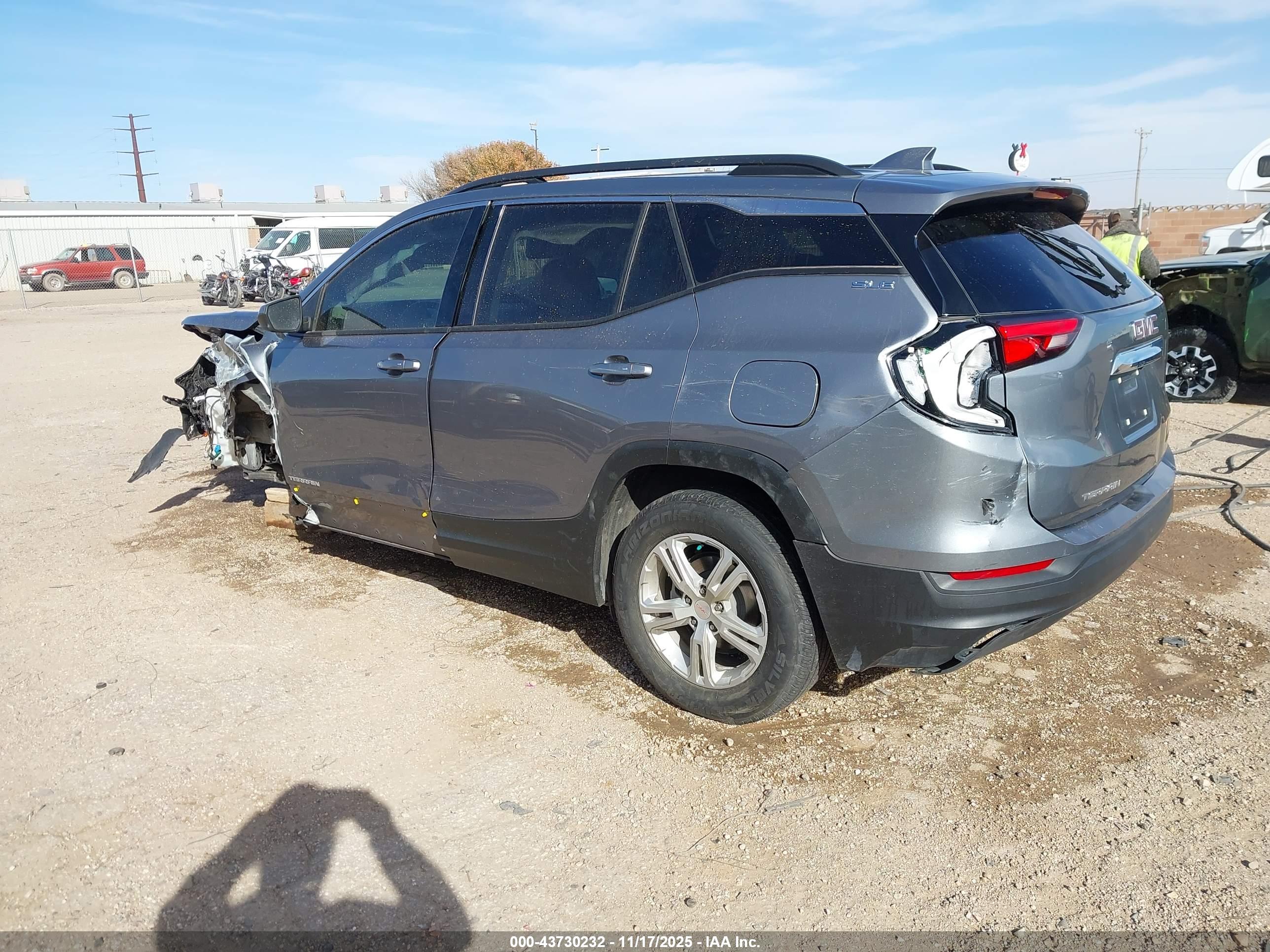 GMC TERRAIN image 3