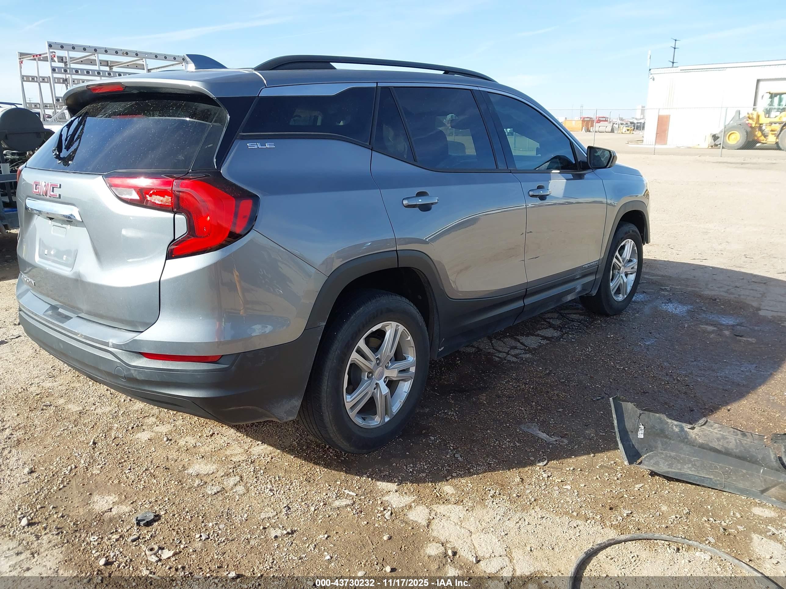 GMC TERRAIN image 4