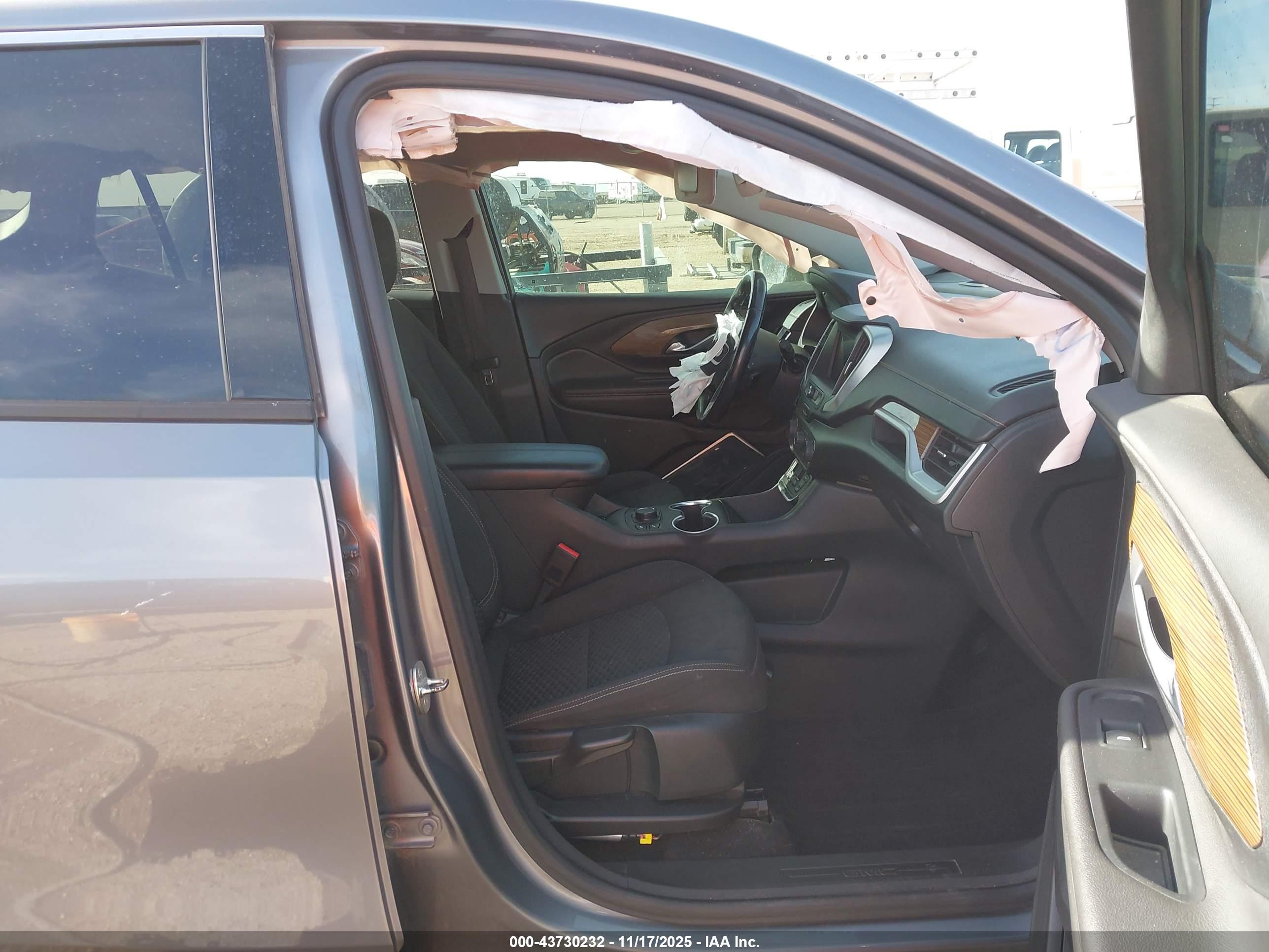GMC TERRAIN image 5