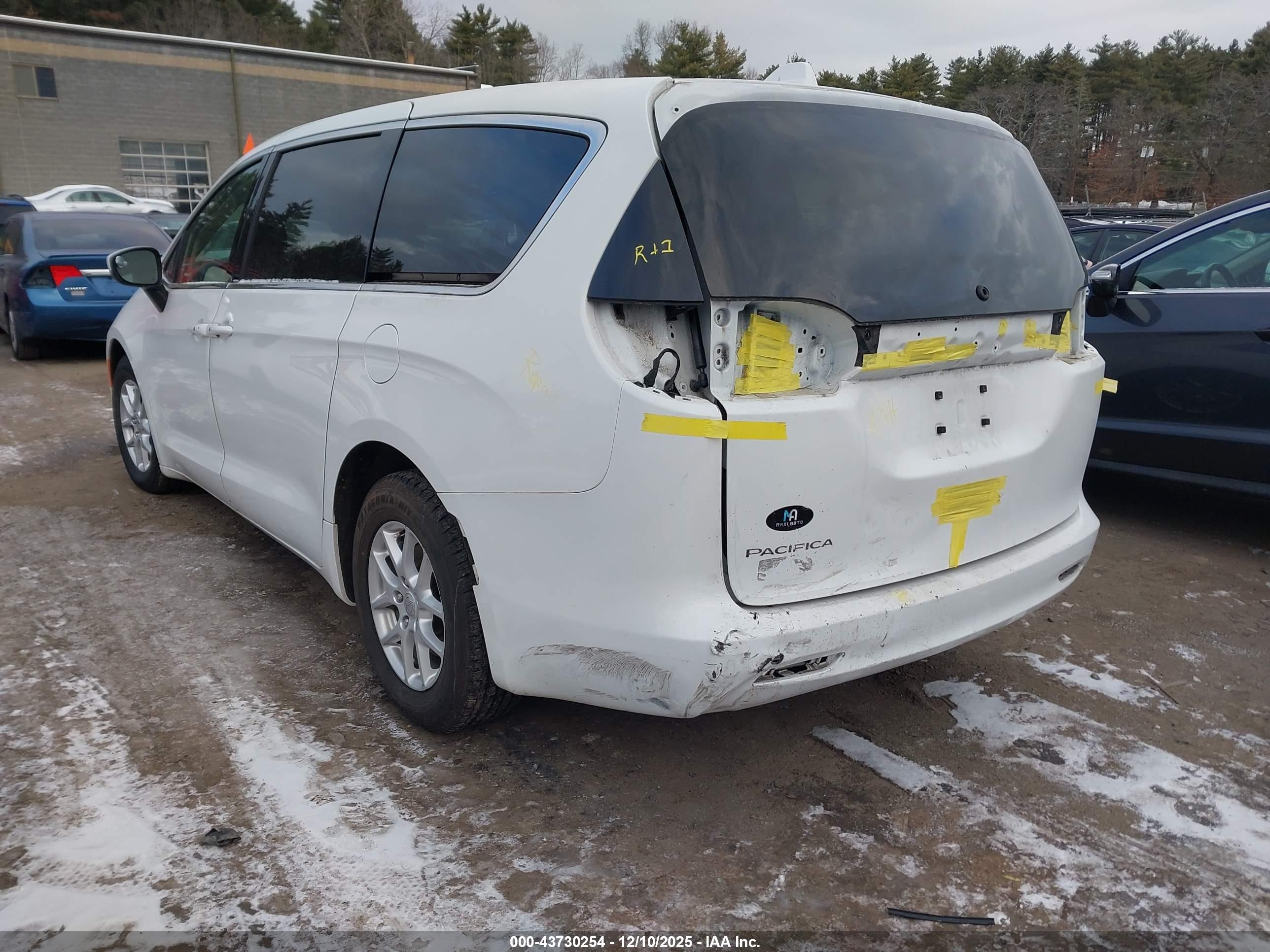 CHRYSLER PACIFICA image 3