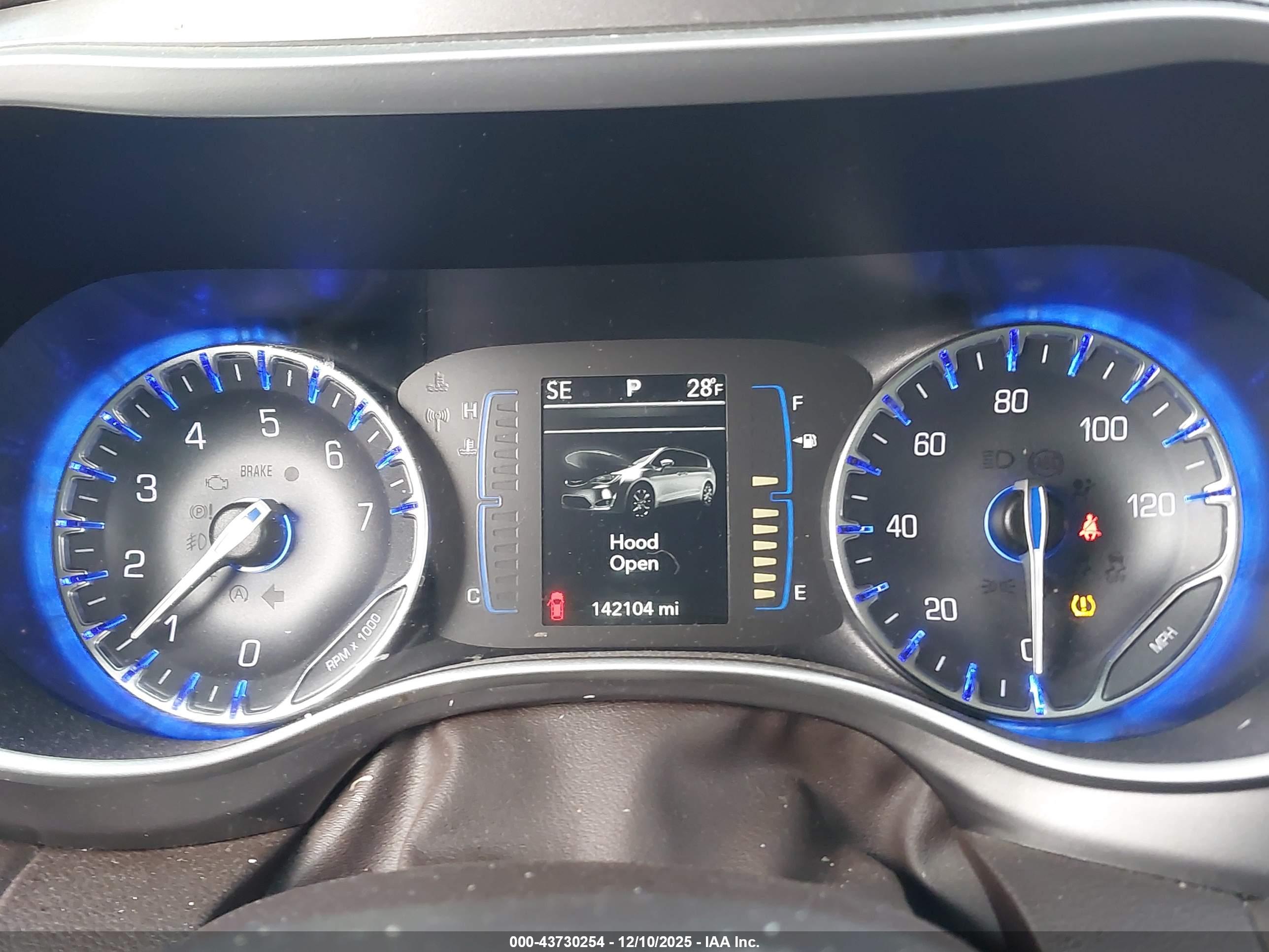 CHRYSLER PACIFICA image 7