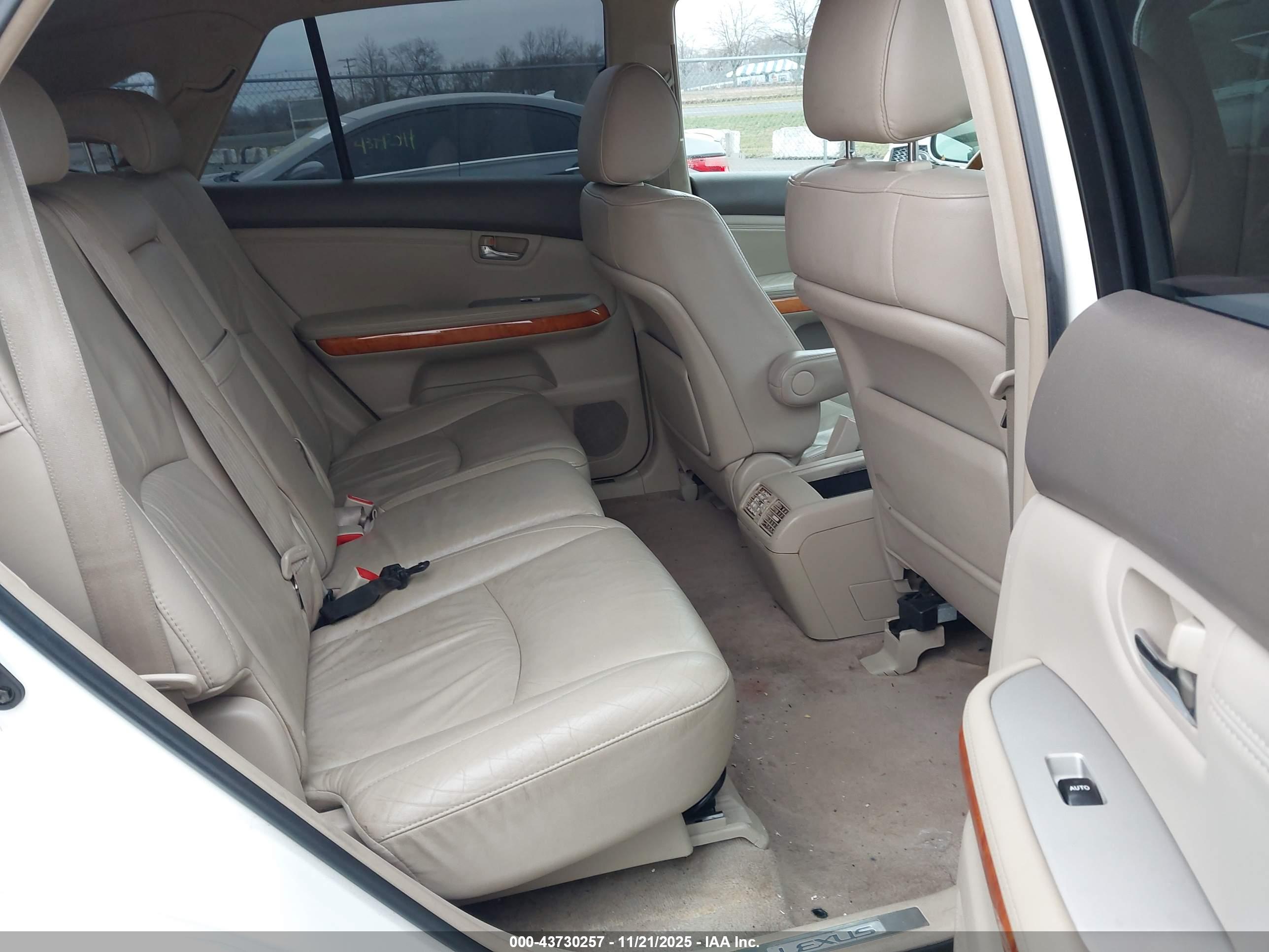 LEXUS RX image 8