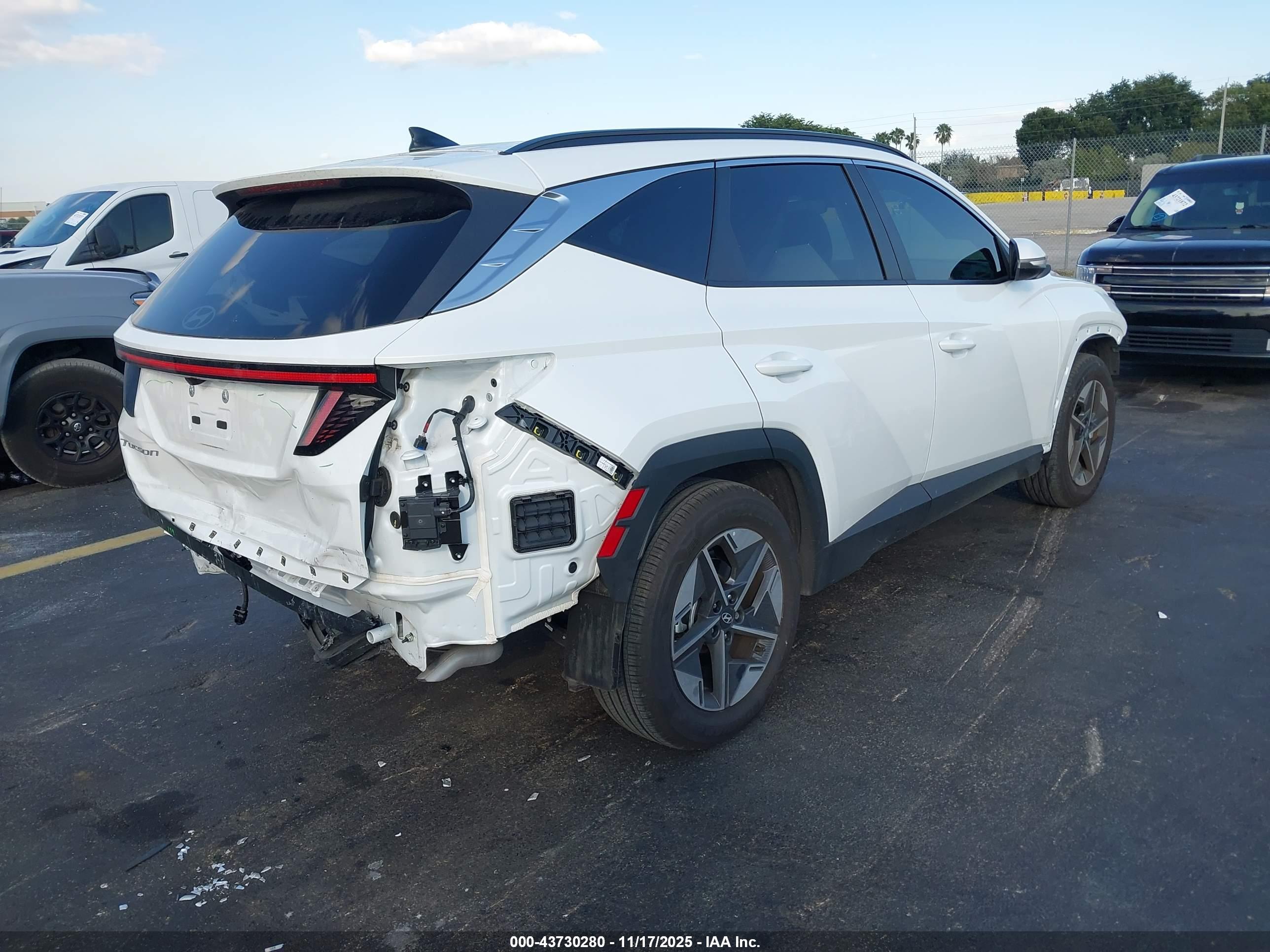 HYUNDAI TUCSON image 4
