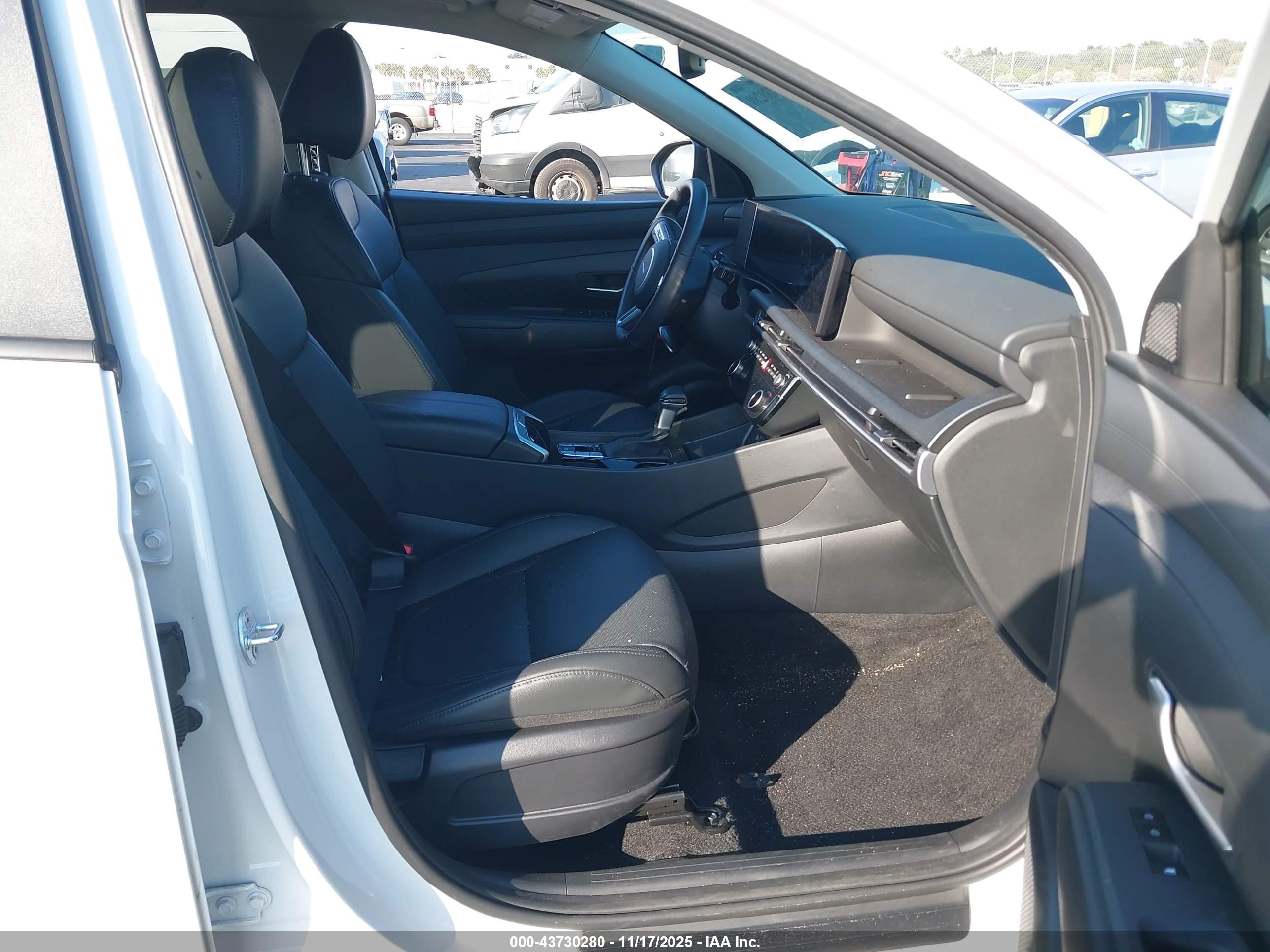 HYUNDAI TUCSON image 5