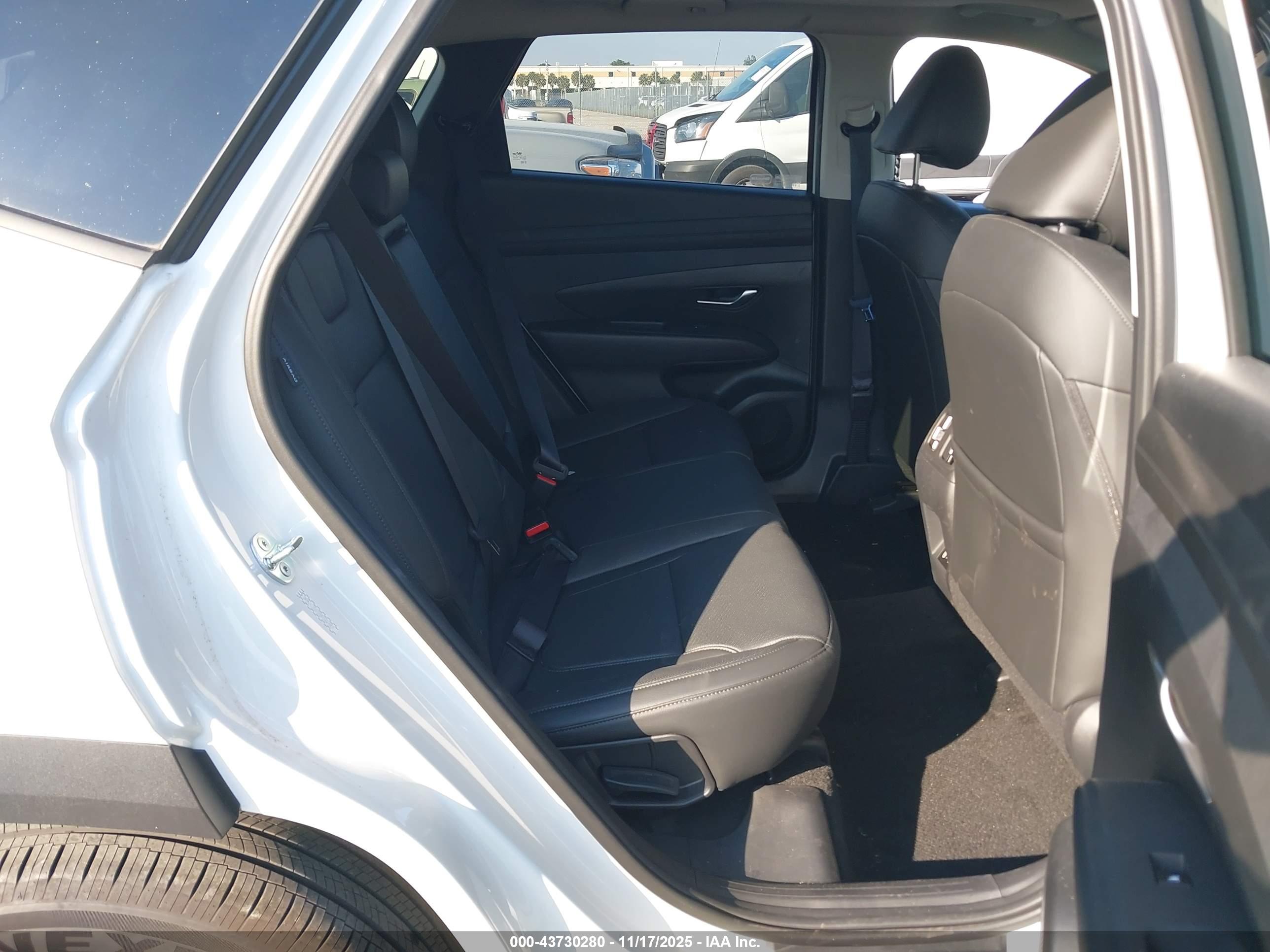 HYUNDAI TUCSON image 8