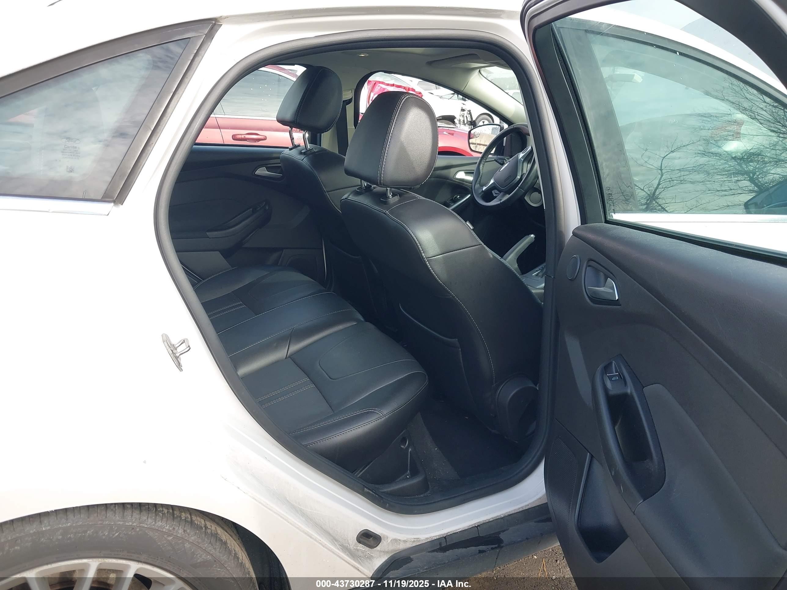 FORD FOCUS image 8