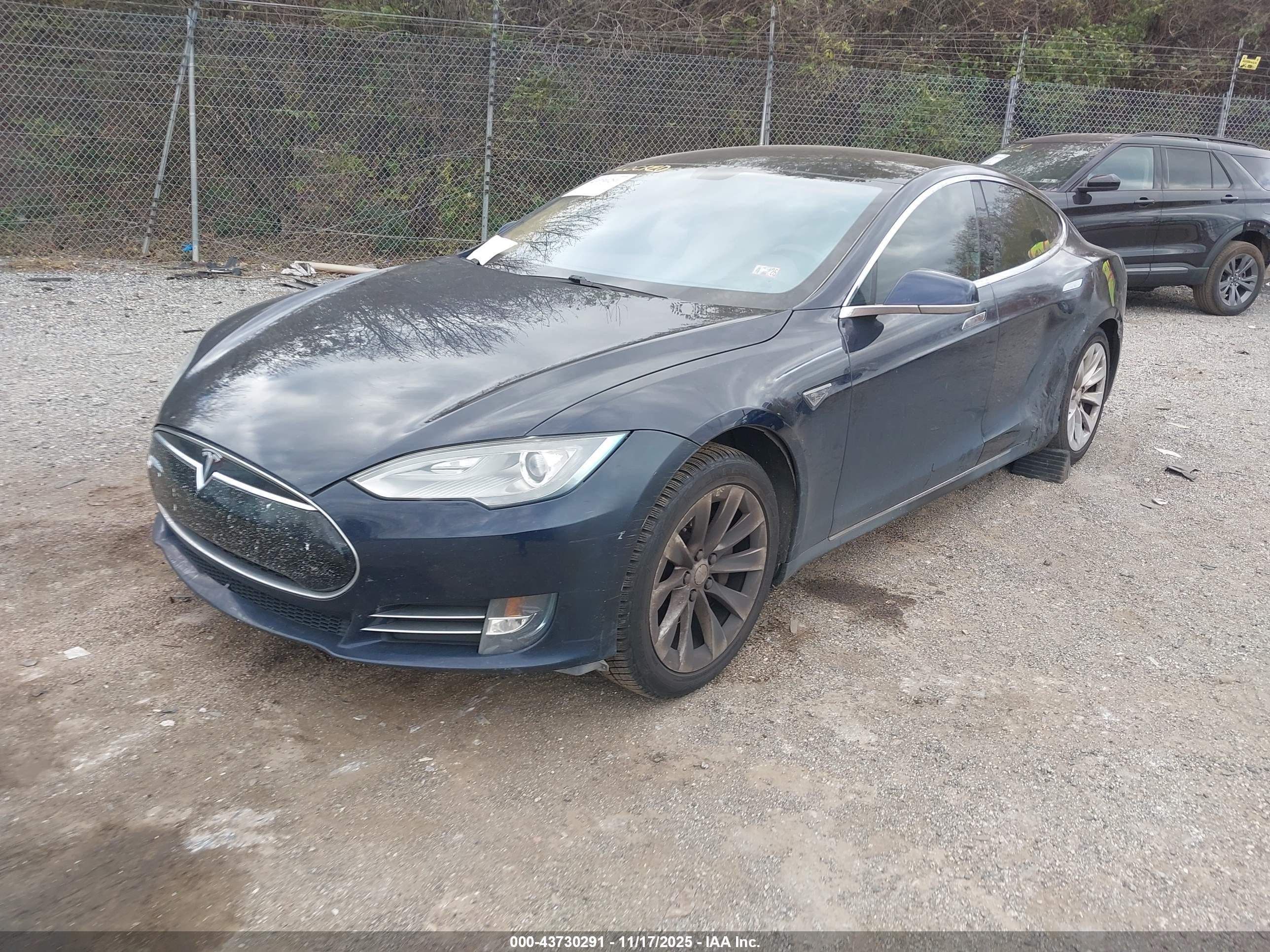 TESLA MODEL image 2