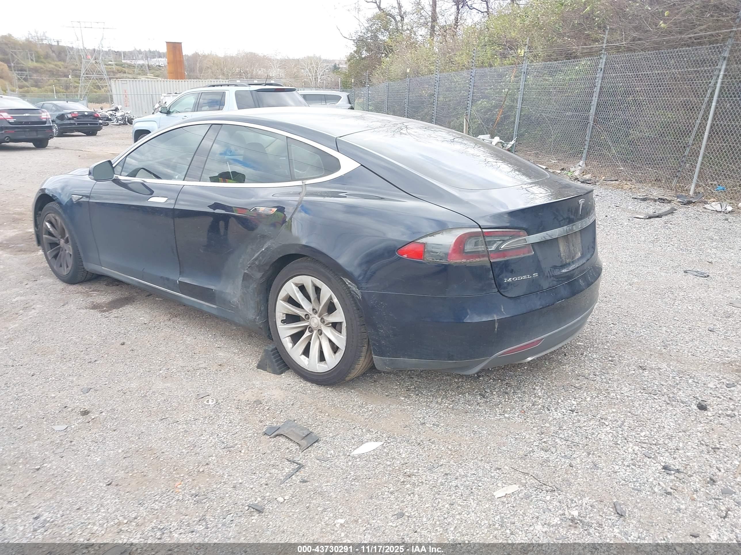 TESLA MODEL image 3