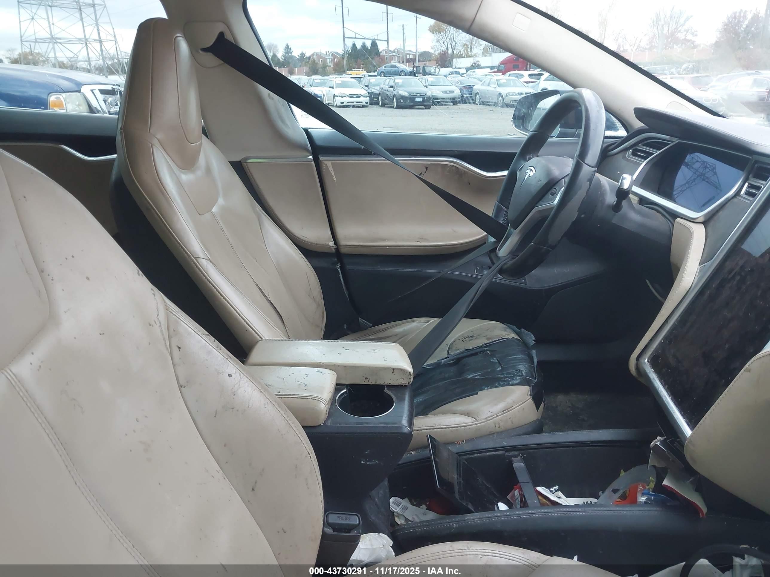 TESLA MODEL image 5