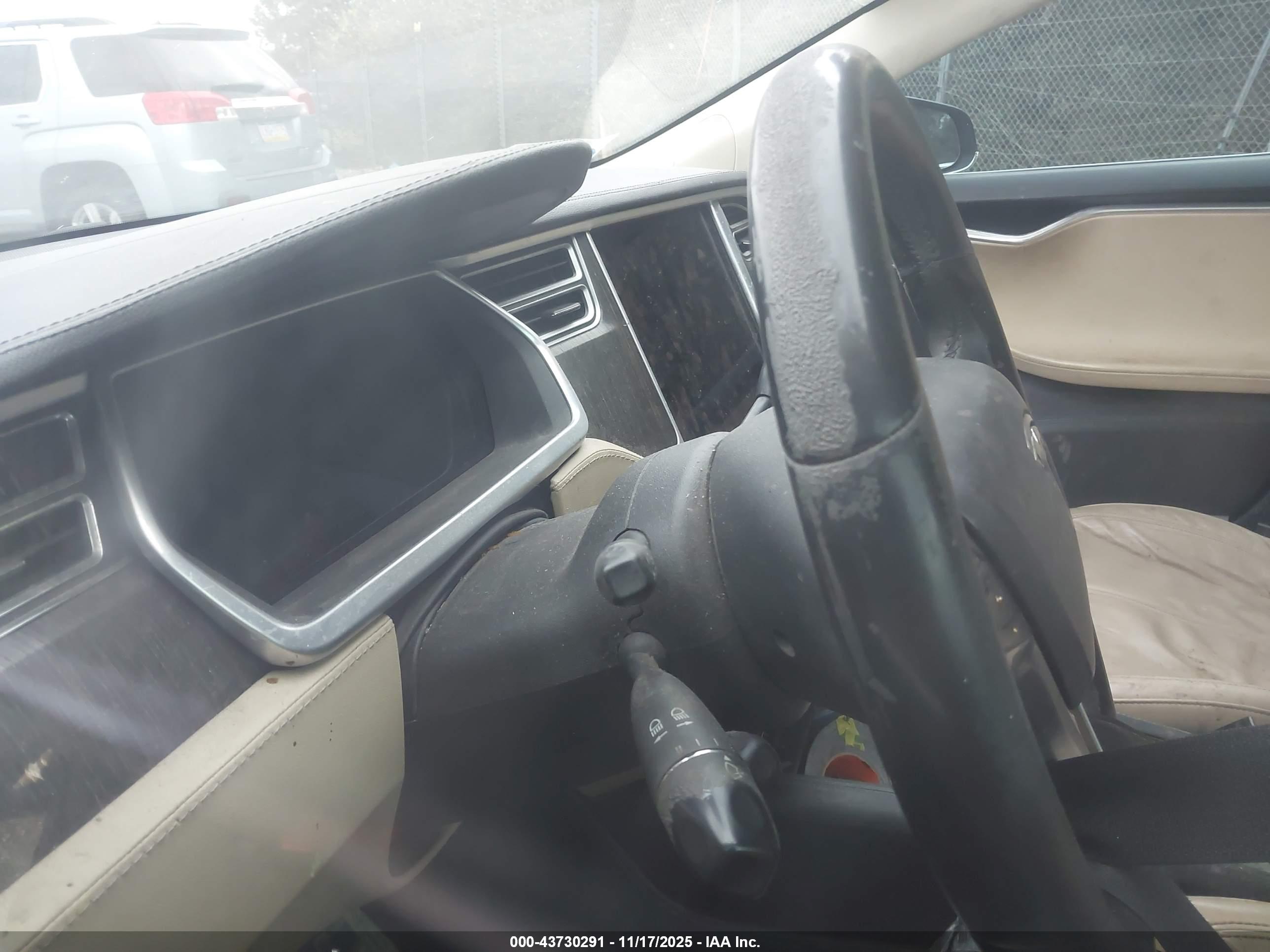TESLA MODEL image 7