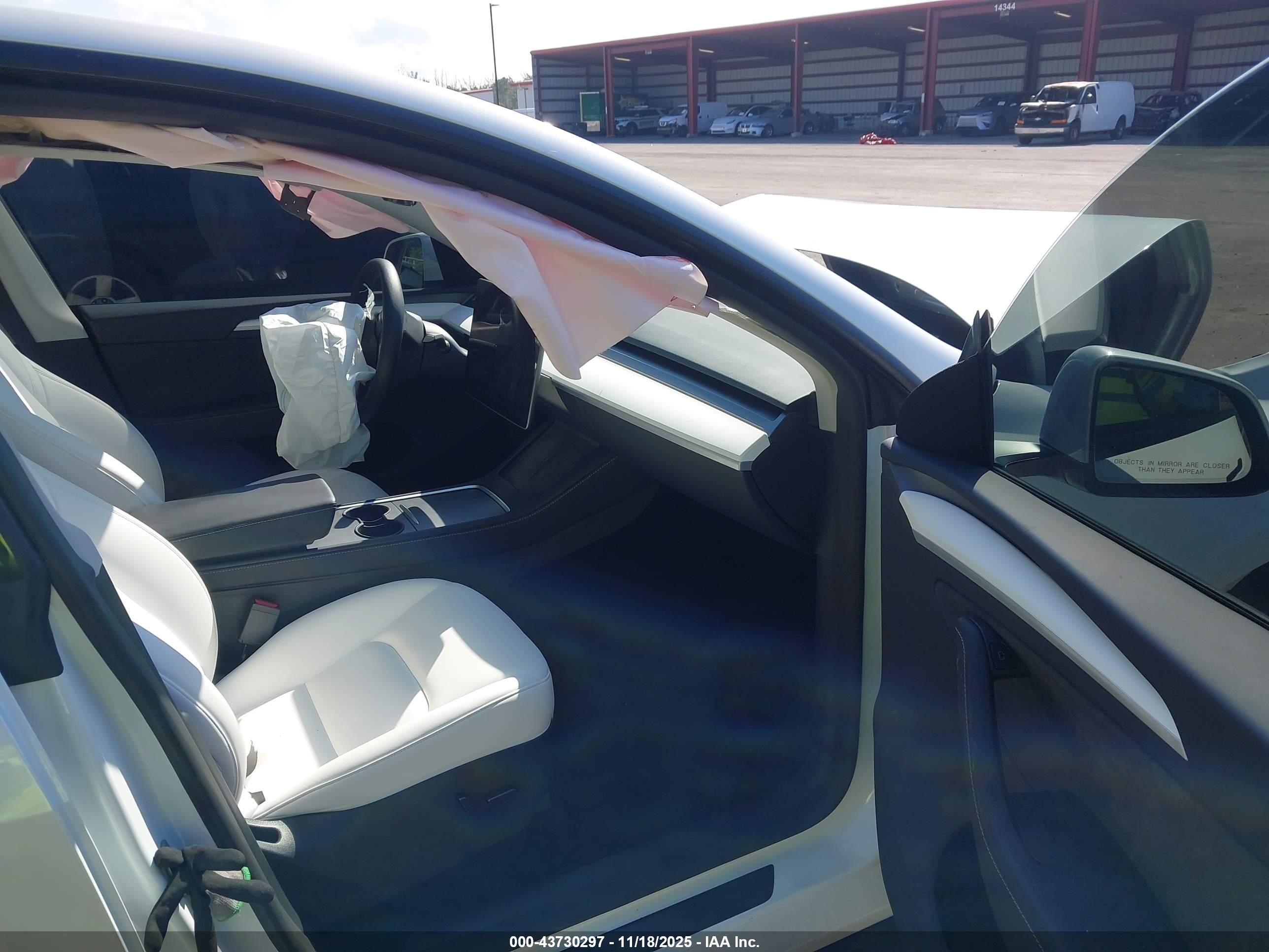 TESLA MODEL image 5