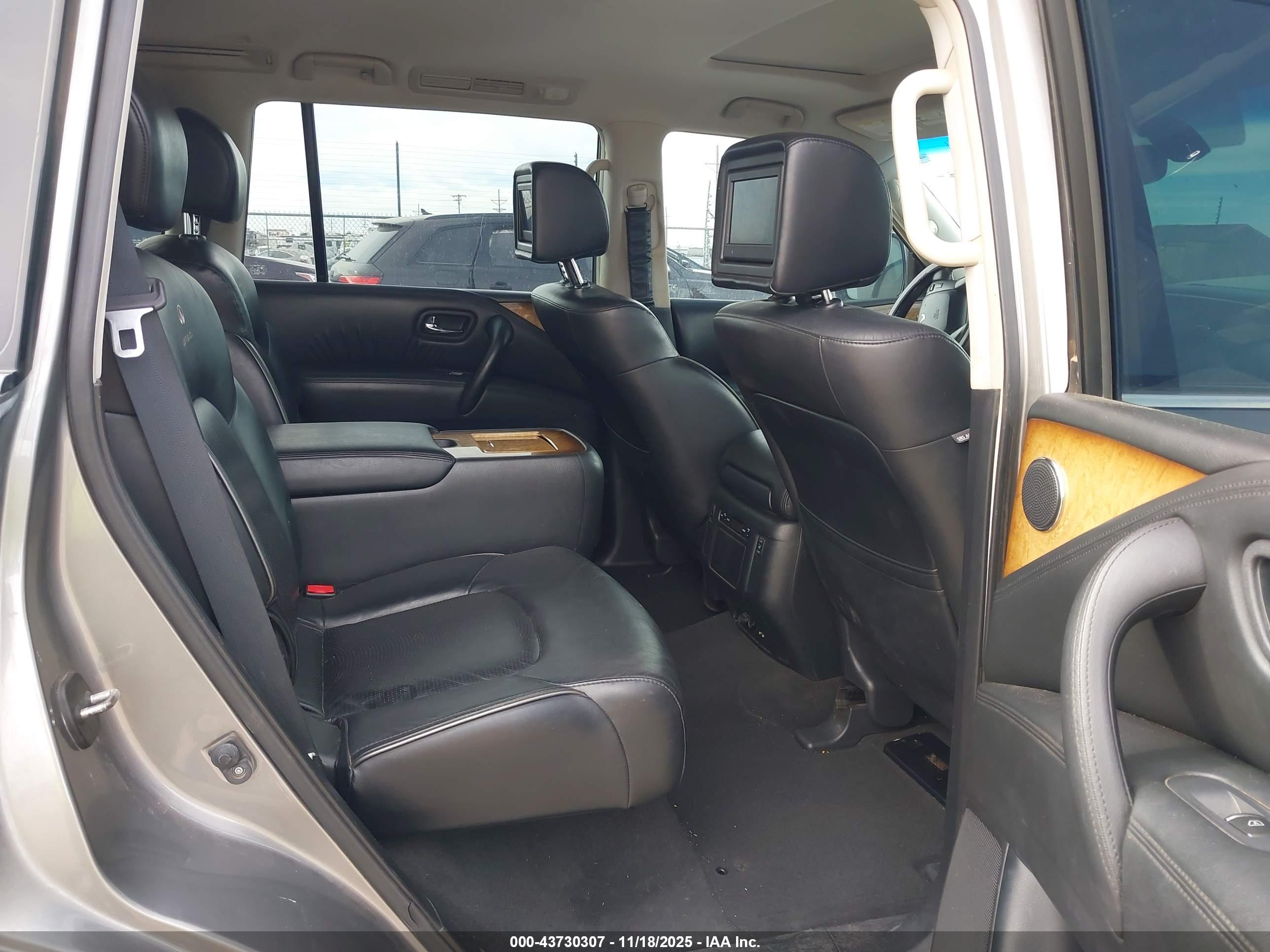 INFINITI QX80 image 8