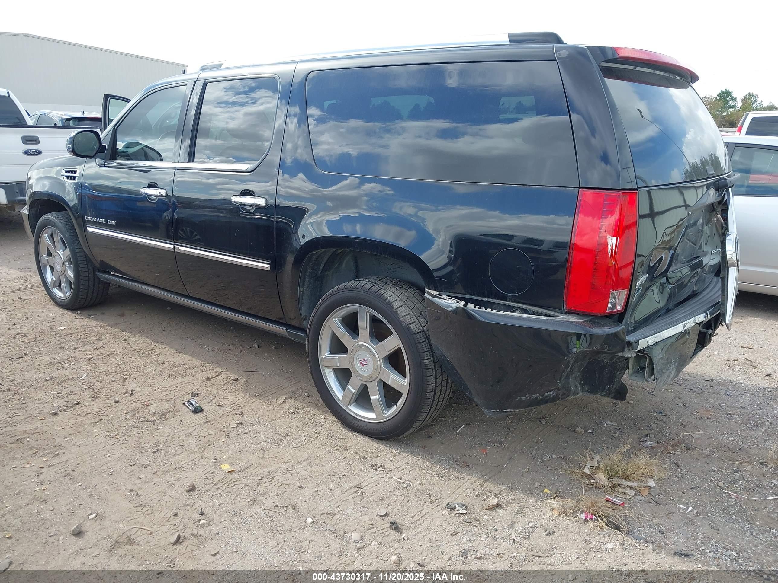 CADILLAC ESCALADE image 3