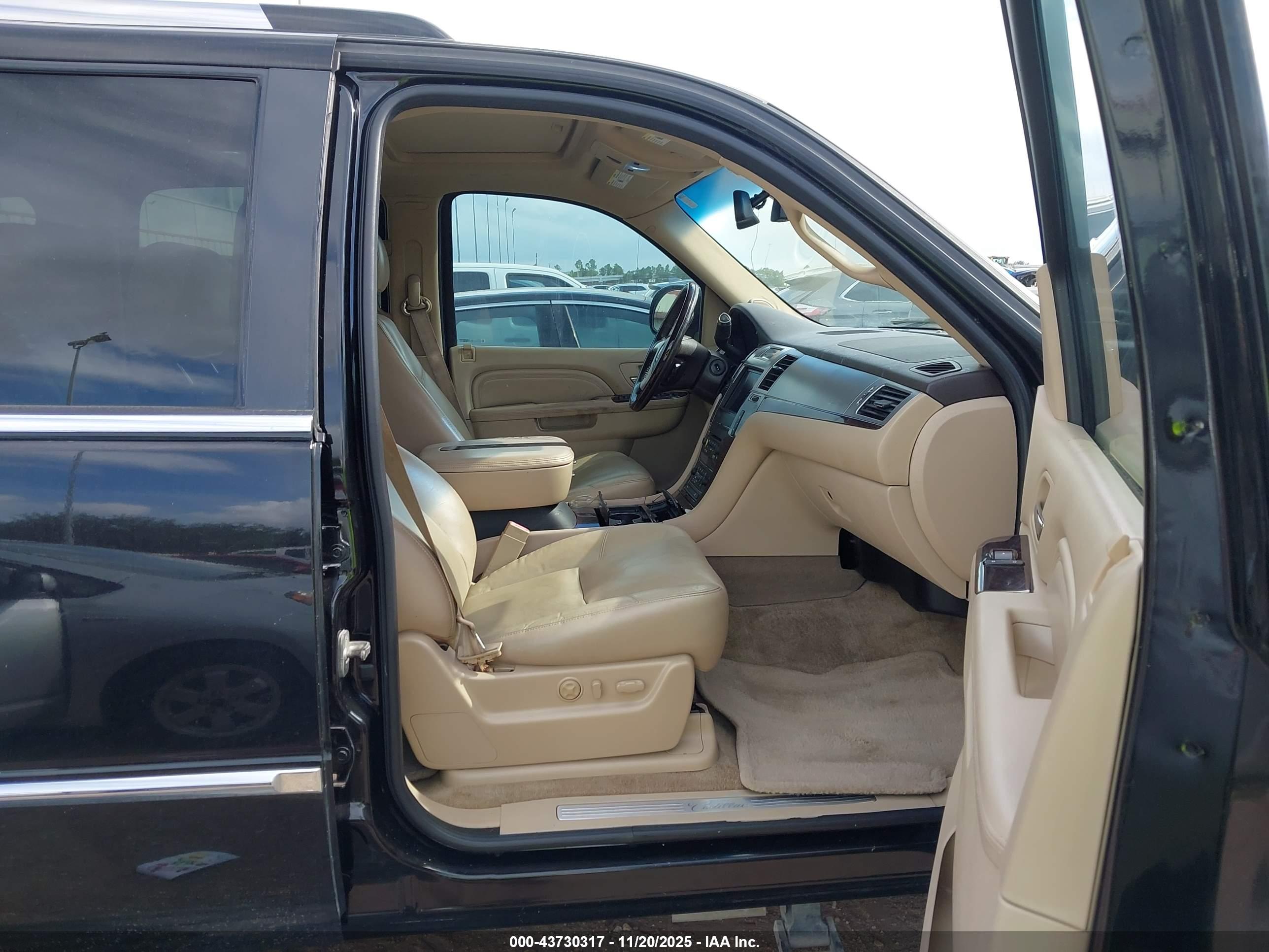 CADILLAC ESCALADE image 5