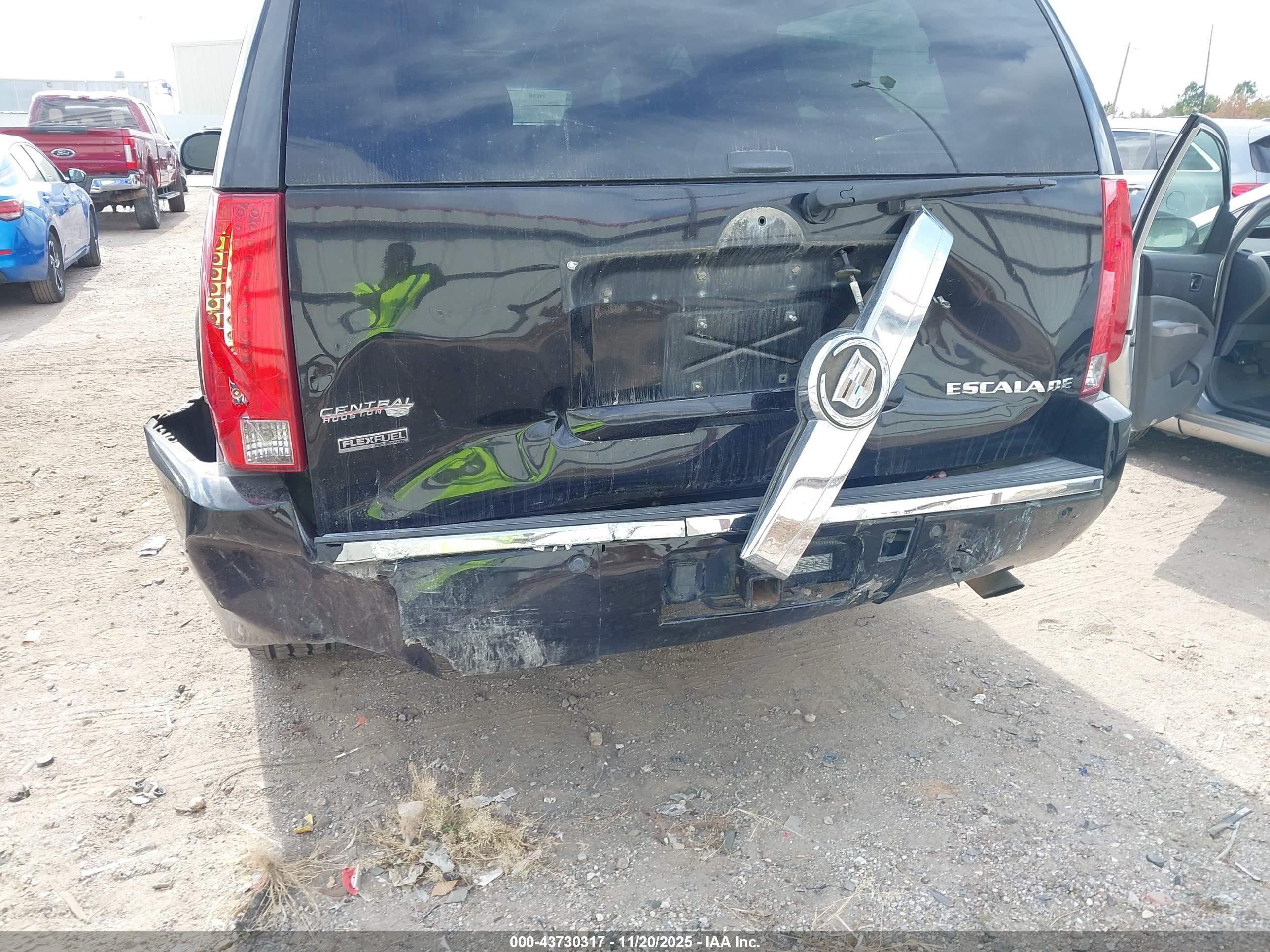 CADILLAC ESCALADE image 6