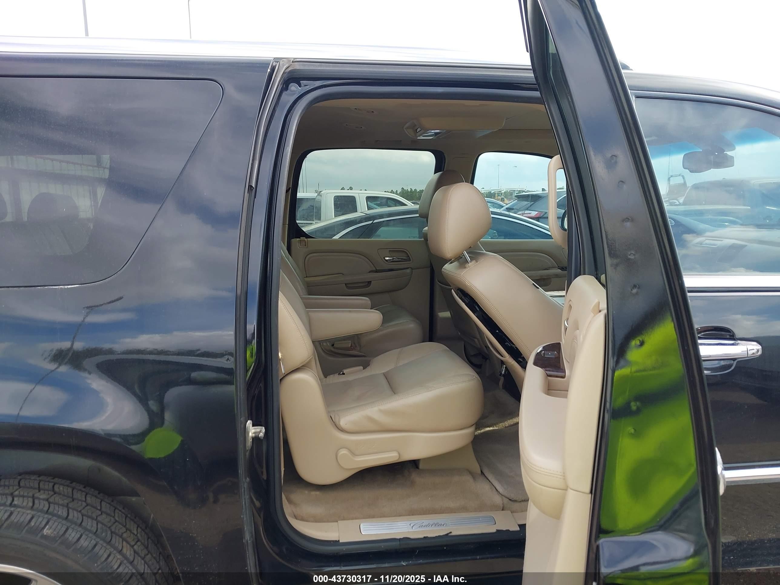 CADILLAC ESCALADE image 8