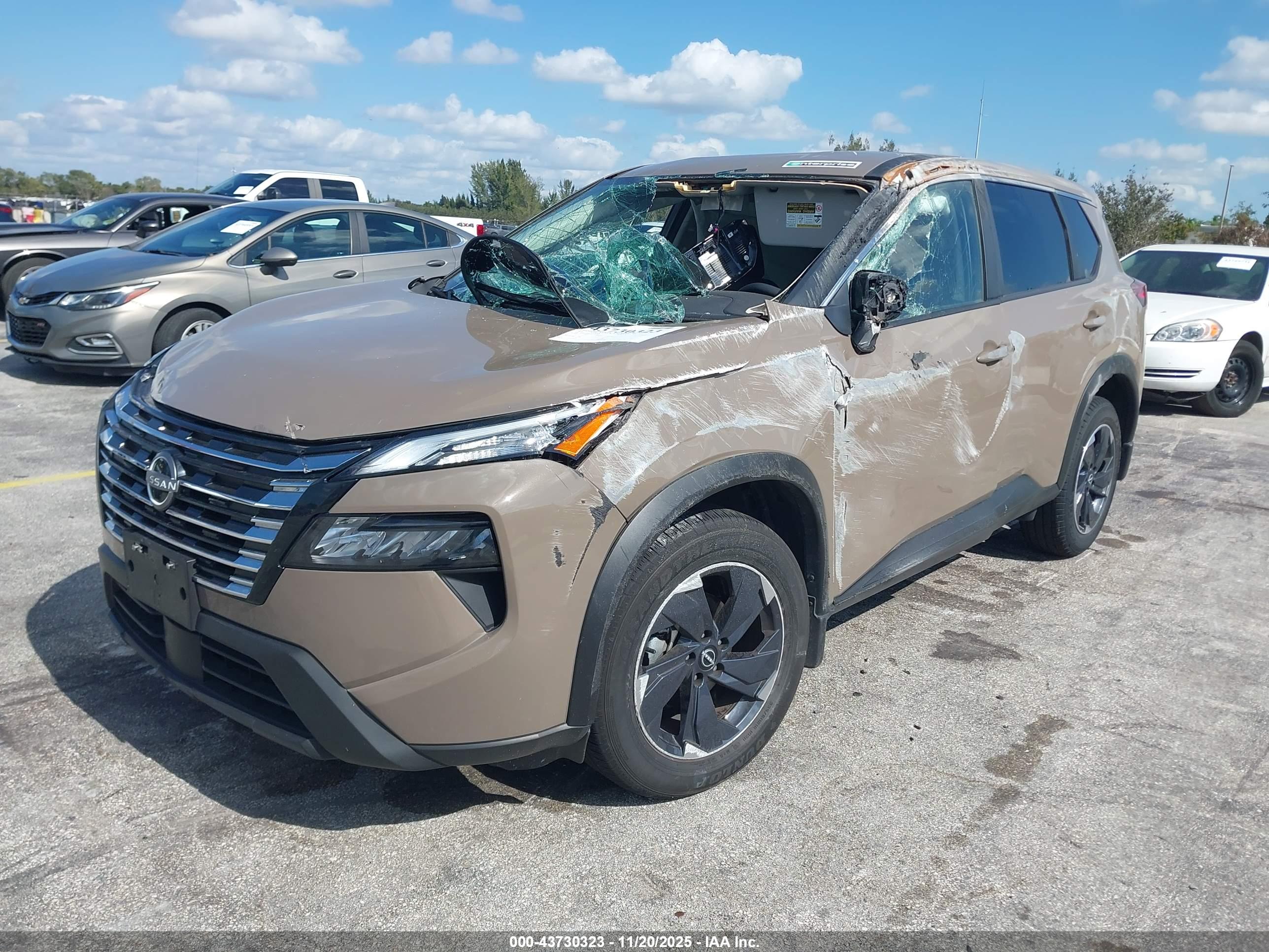 NISSAN ROGUE image 2