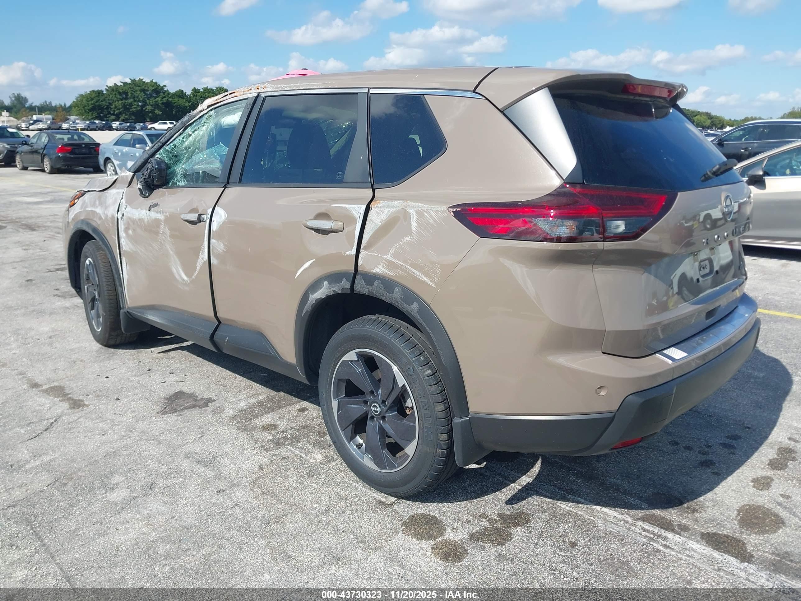 NISSAN ROGUE image 3