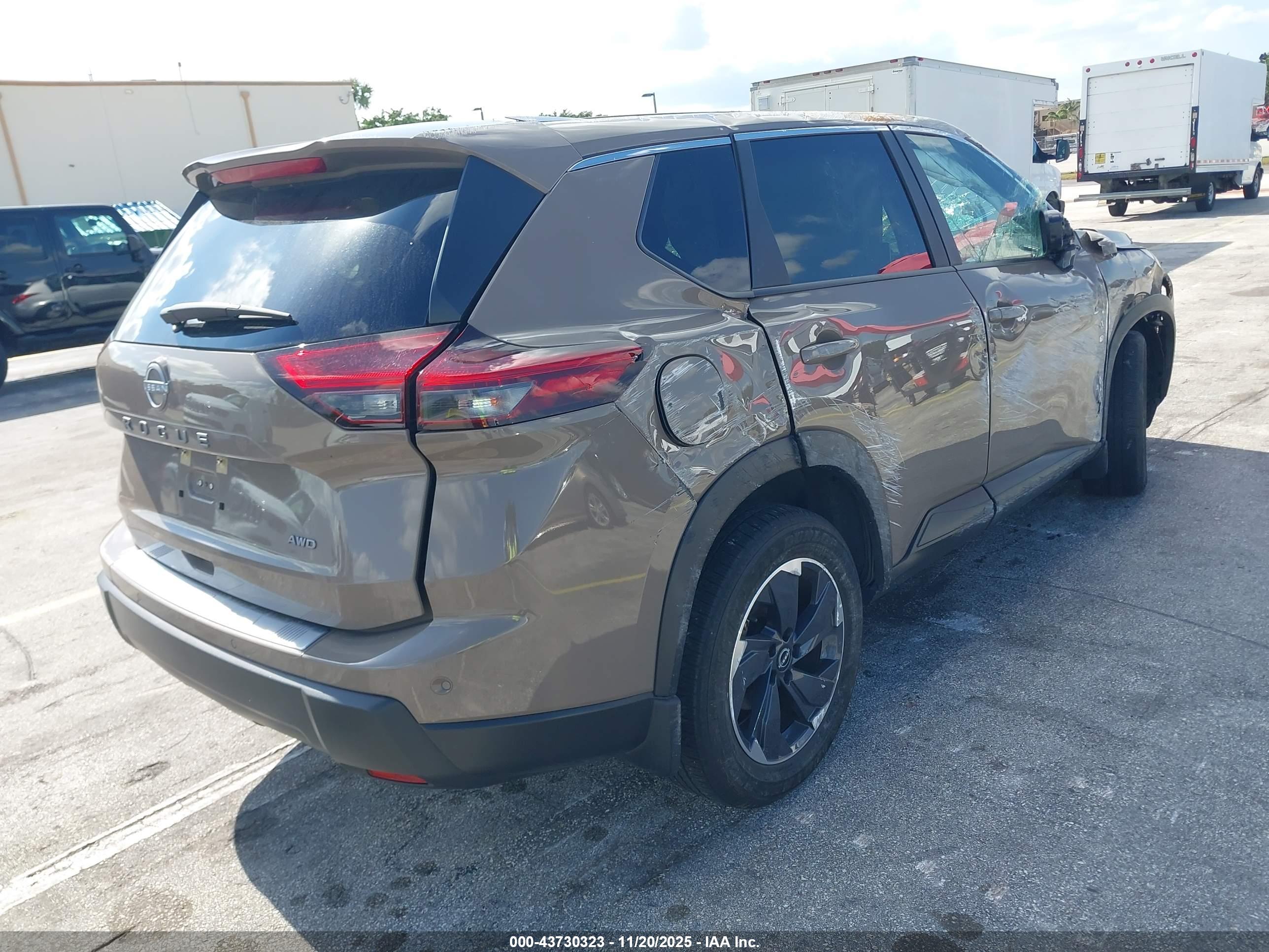 NISSAN ROGUE image 4