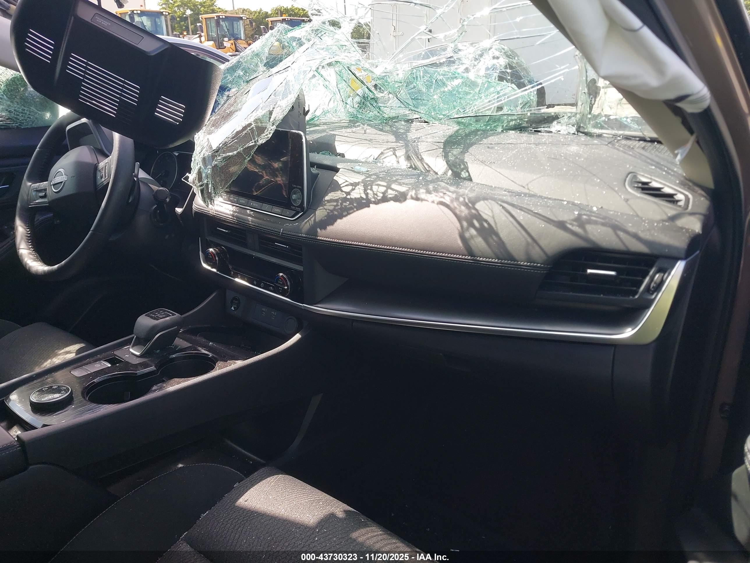 NISSAN ROGUE image 5