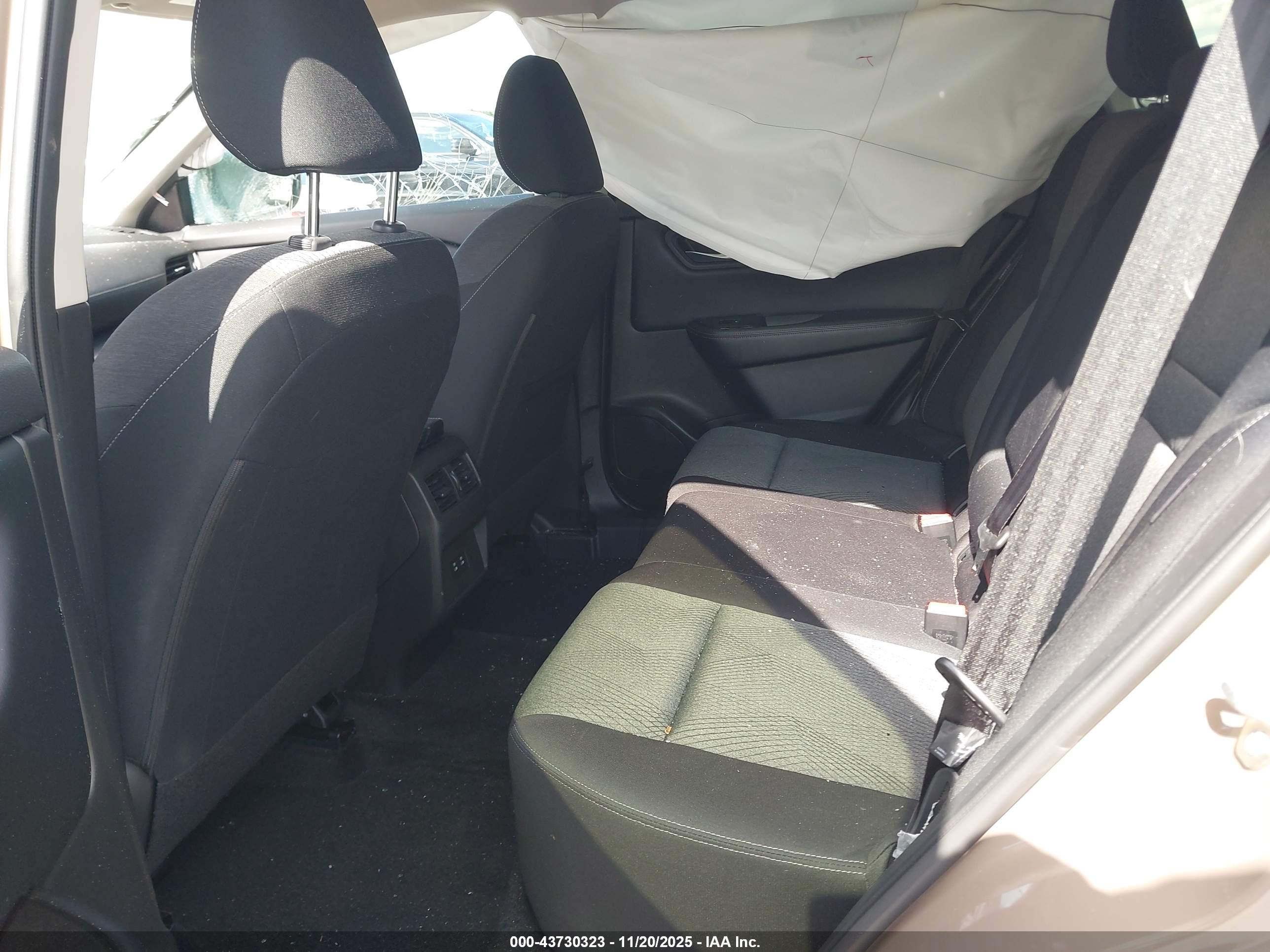 NISSAN ROGUE image 8