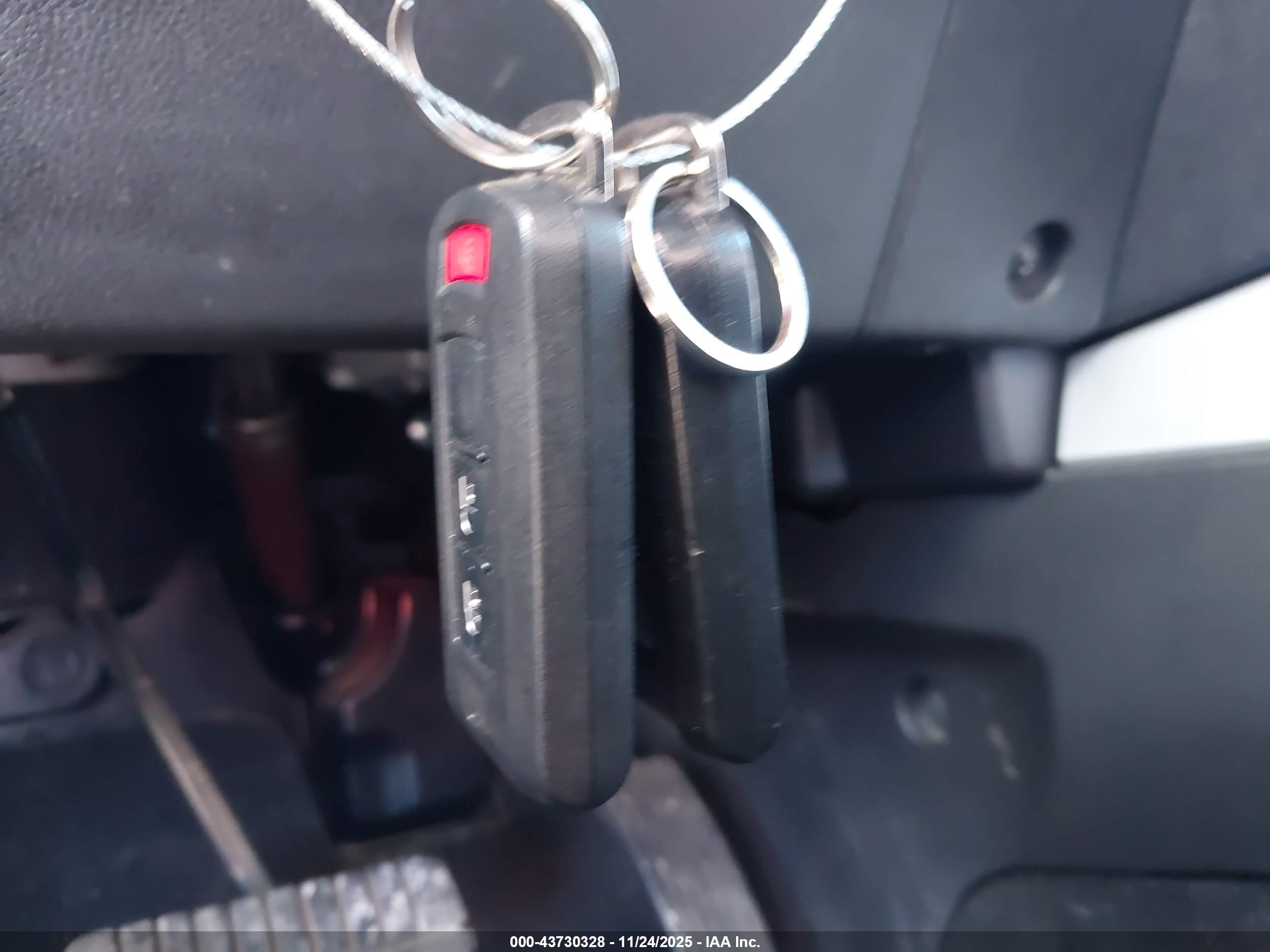 MITSUBISHI OUTLANDER image 11