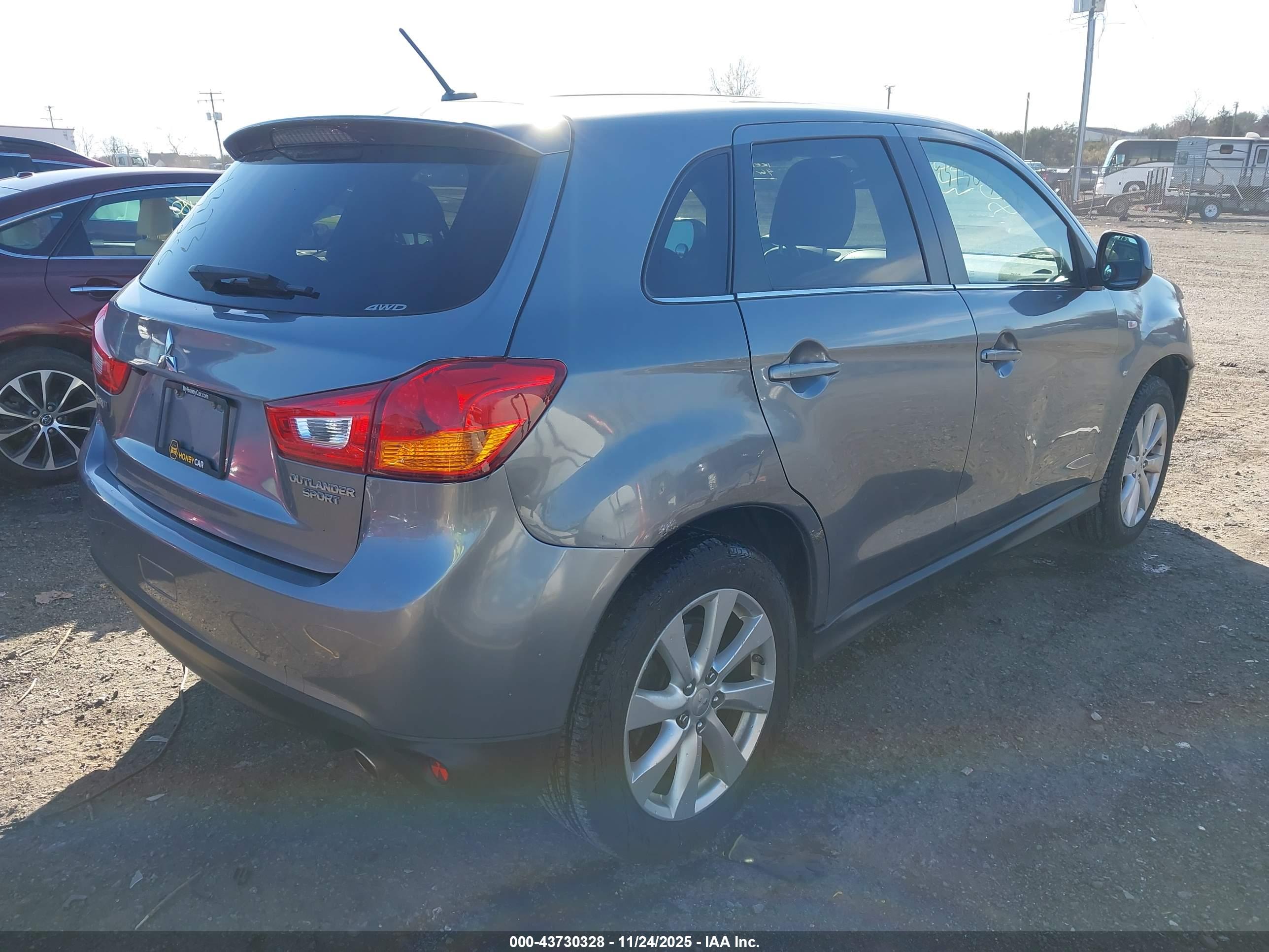 MITSUBISHI OUTLANDER image 4