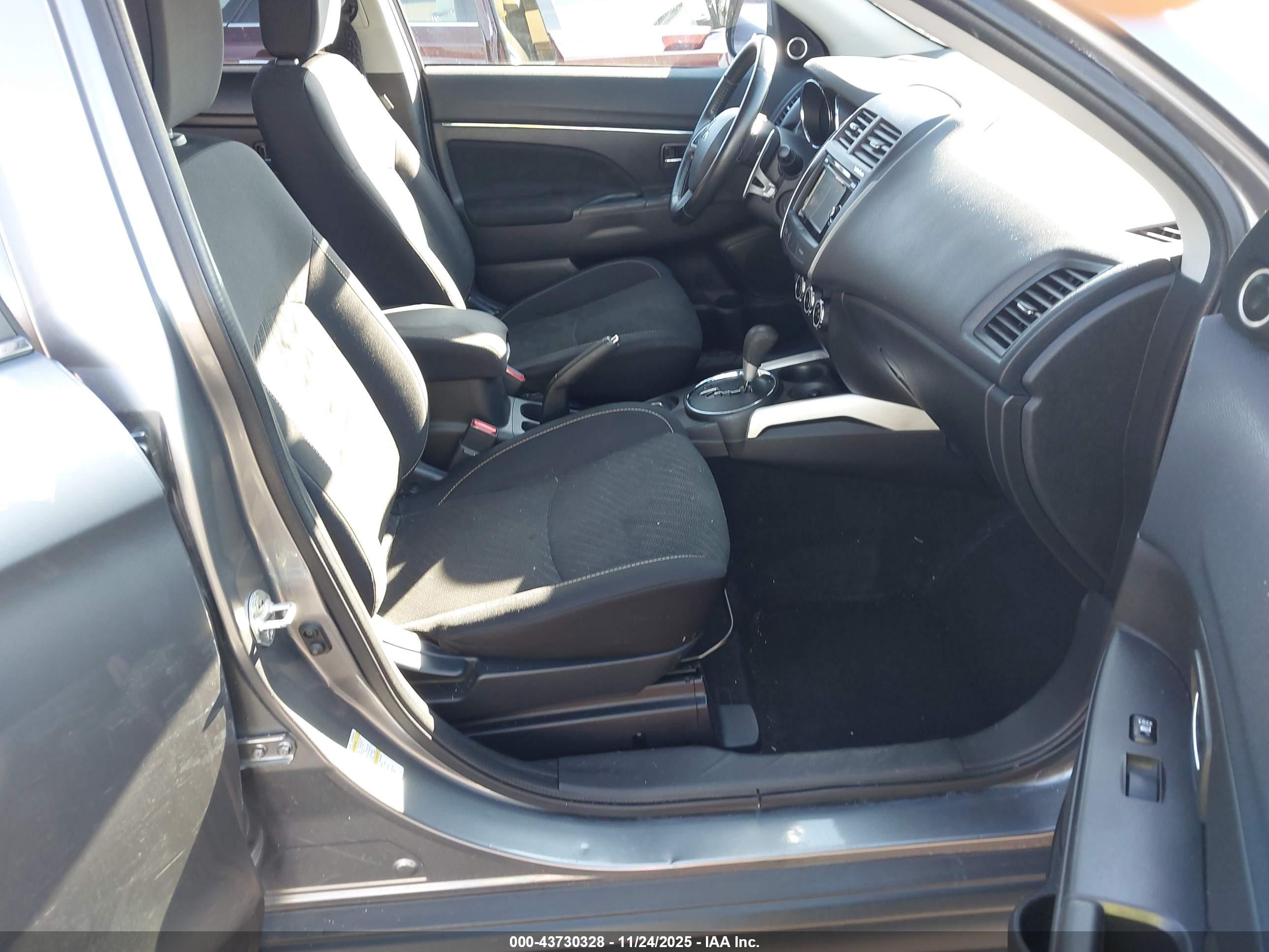 MITSUBISHI OUTLANDER image 5