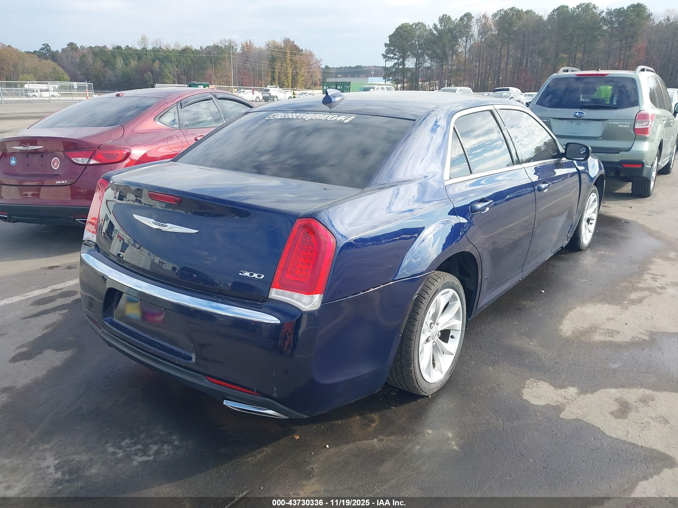 CHRYSLER 300 image 4