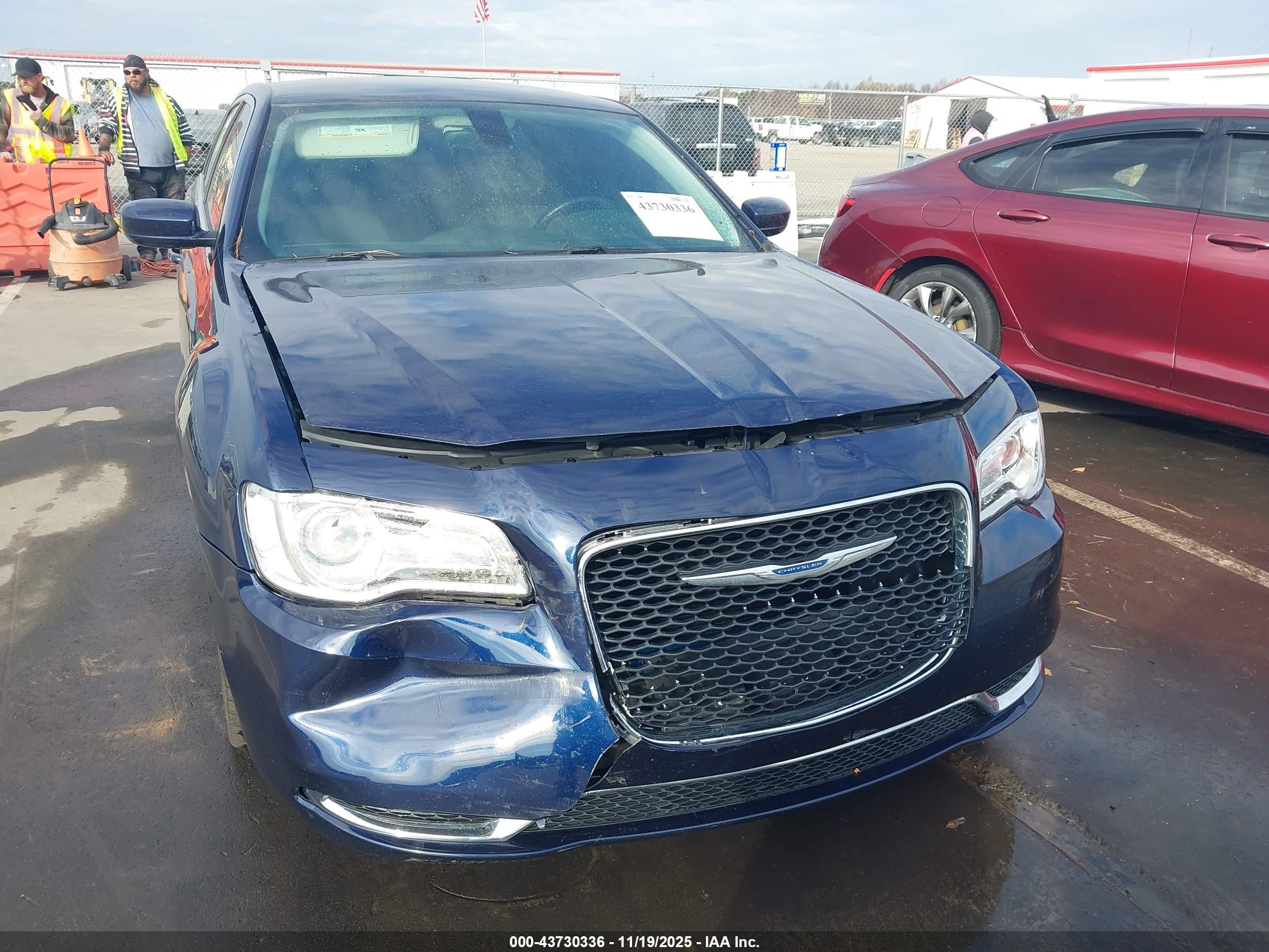 CHRYSLER 300 image 6