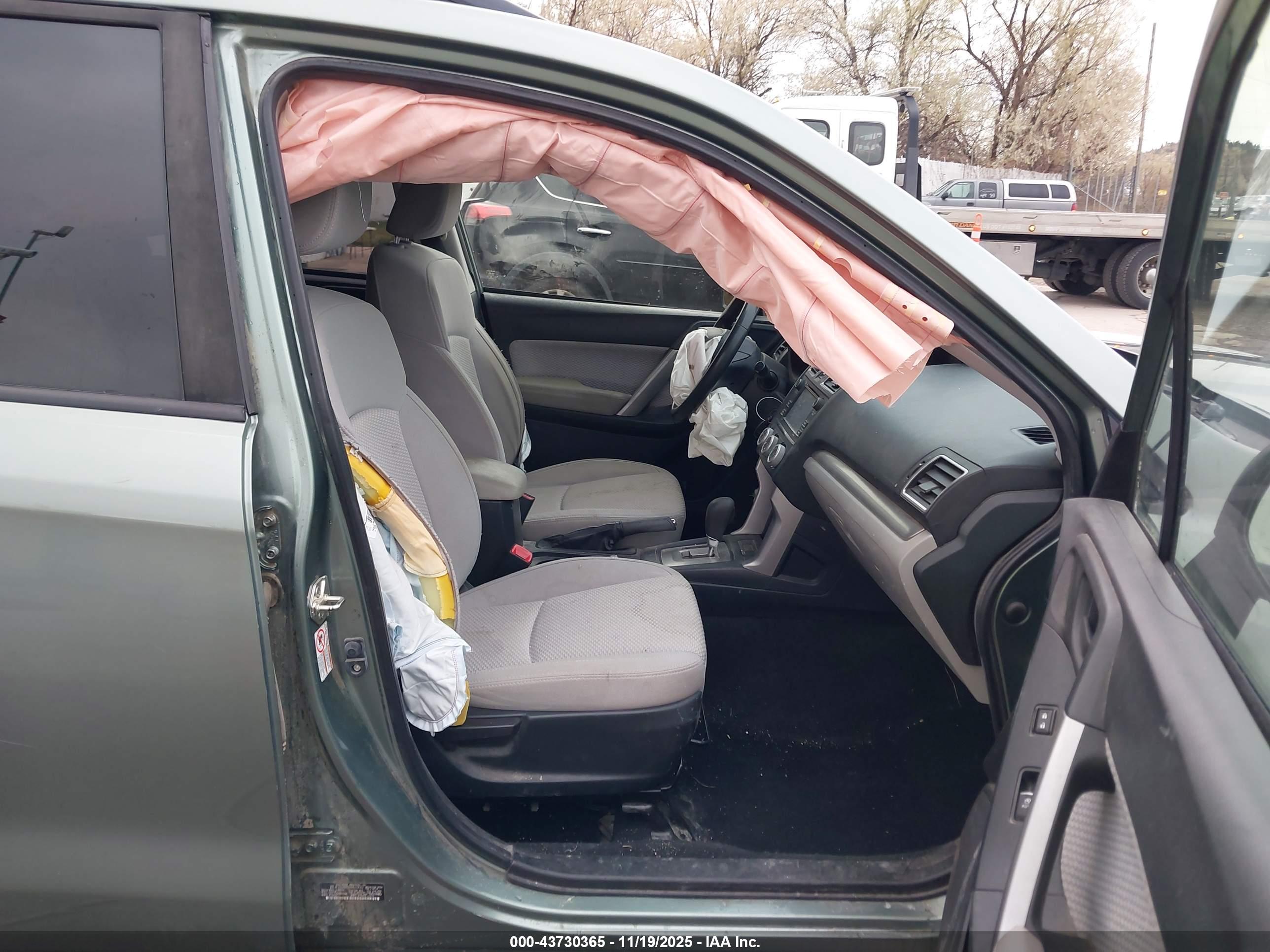 SUBARU FORESTER image 5