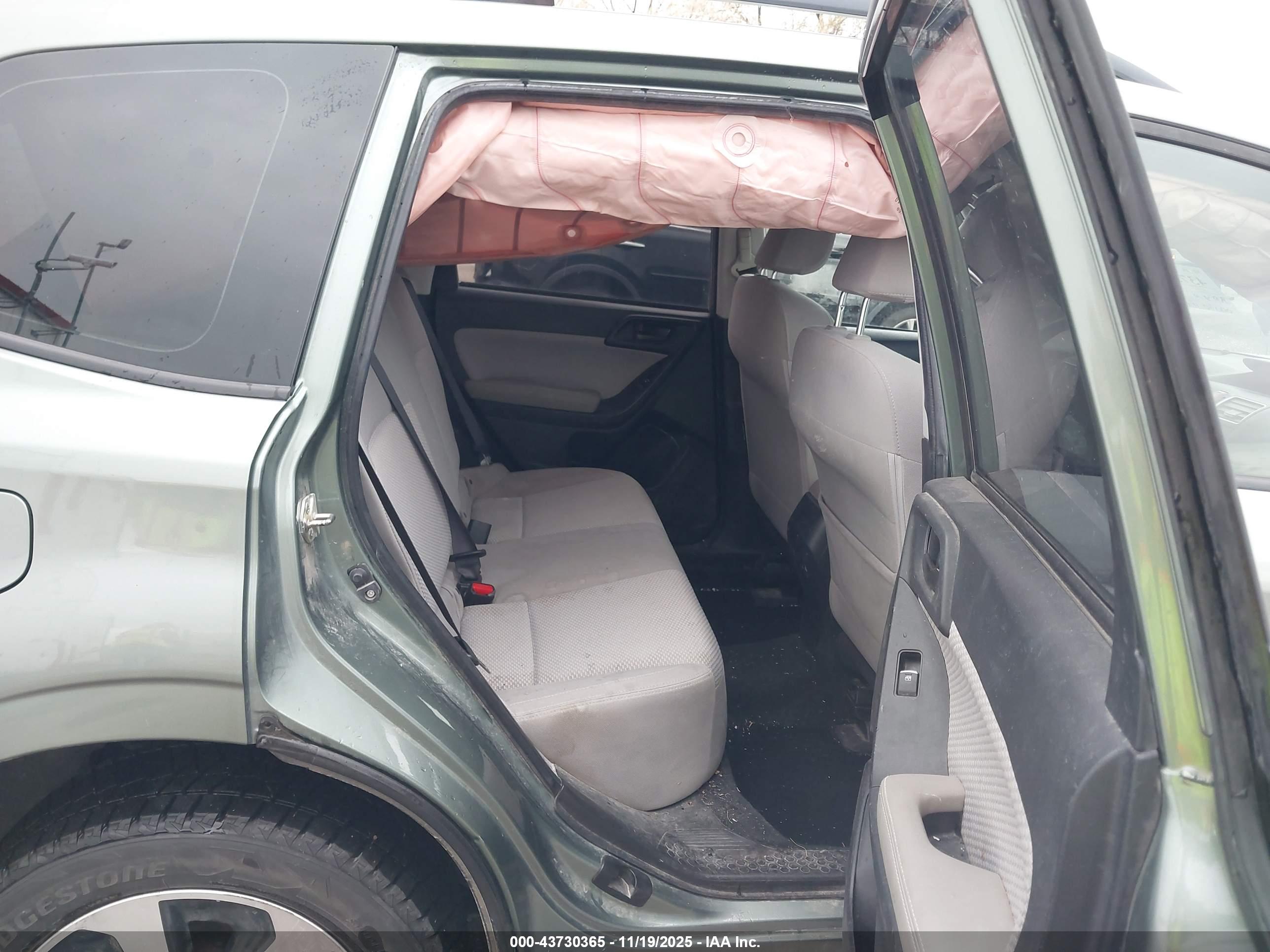 SUBARU FORESTER image 8