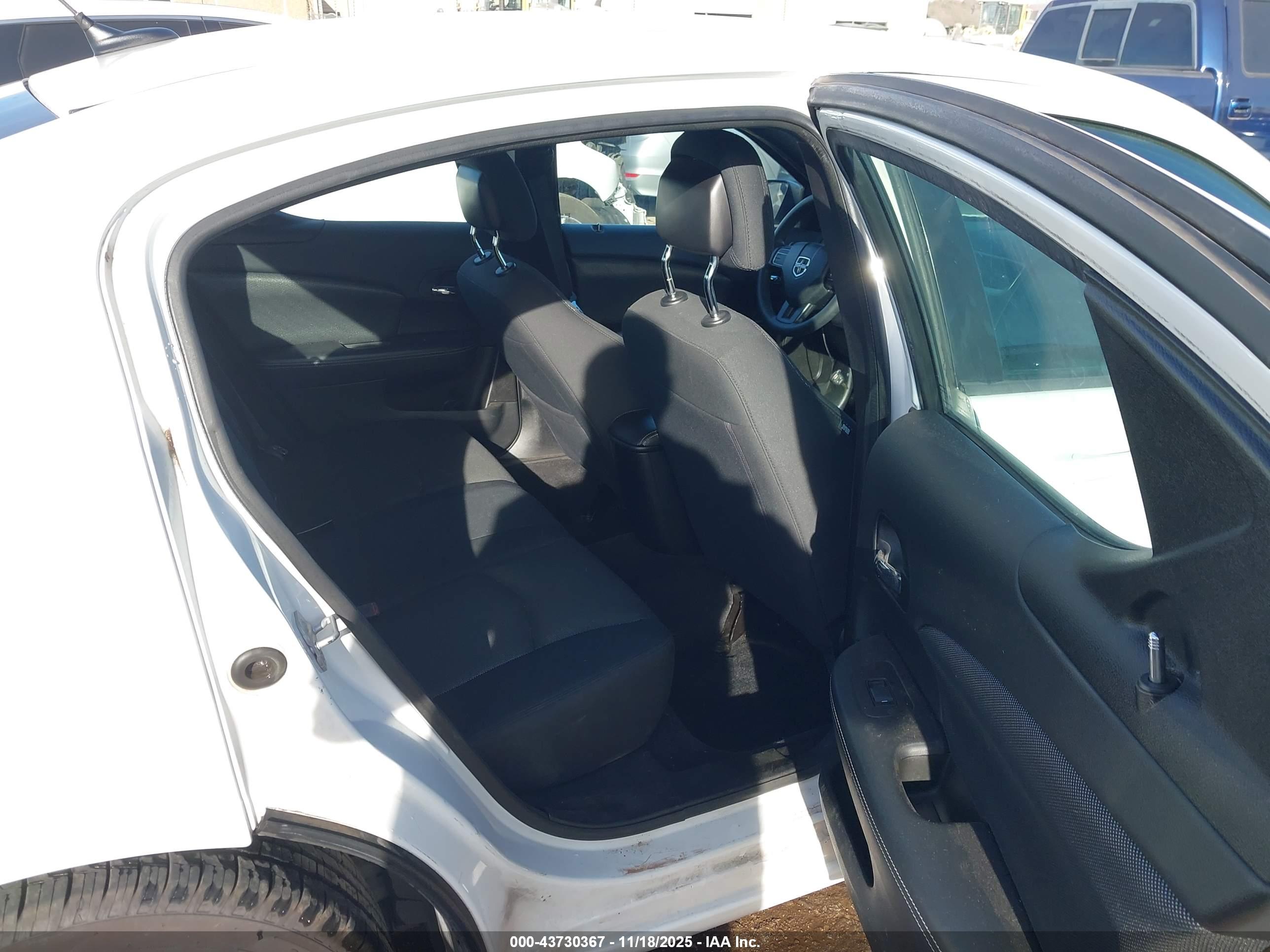 DODGE AVENGER image 8