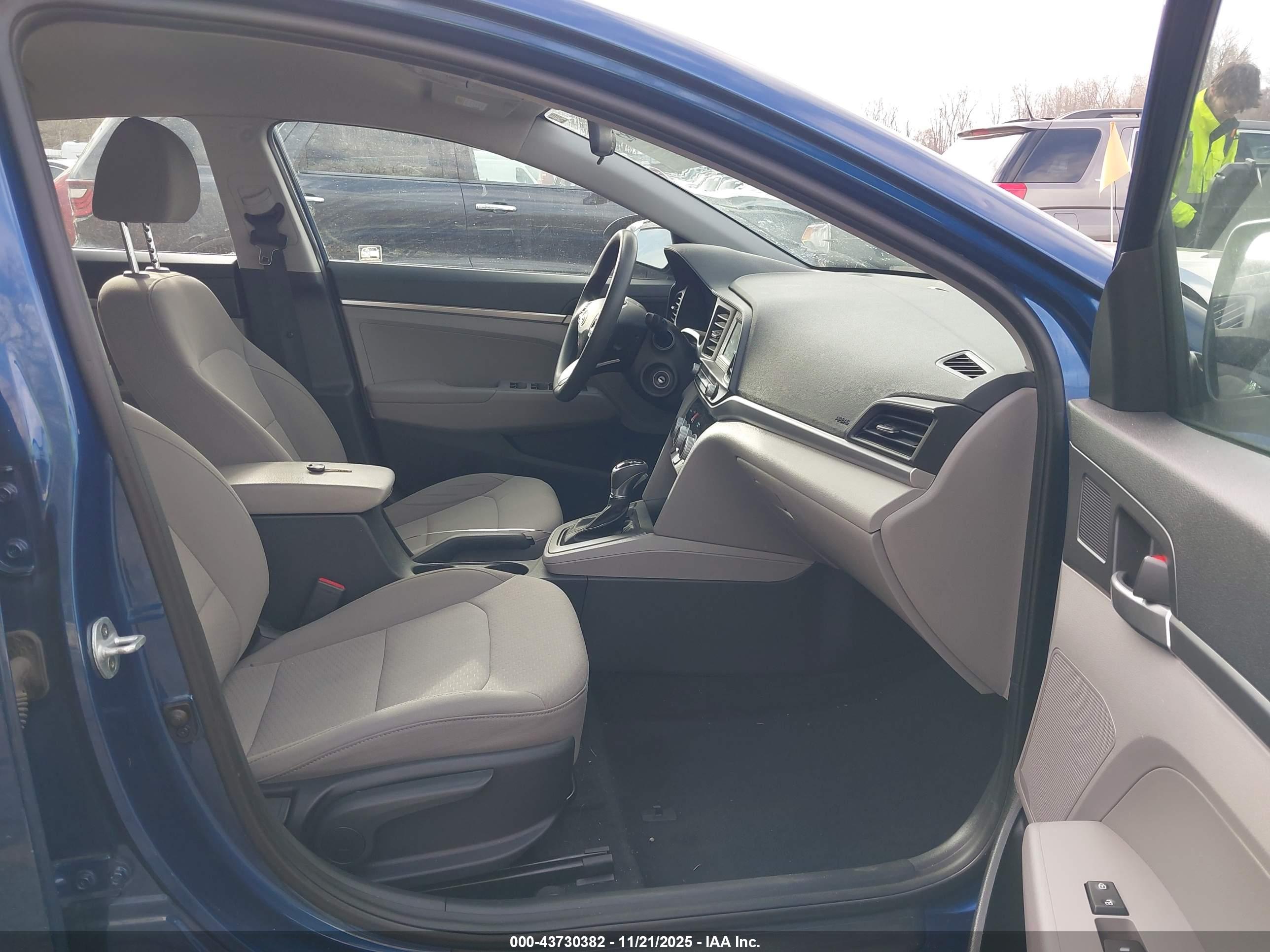 HYUNDAI ELANTRA image 5