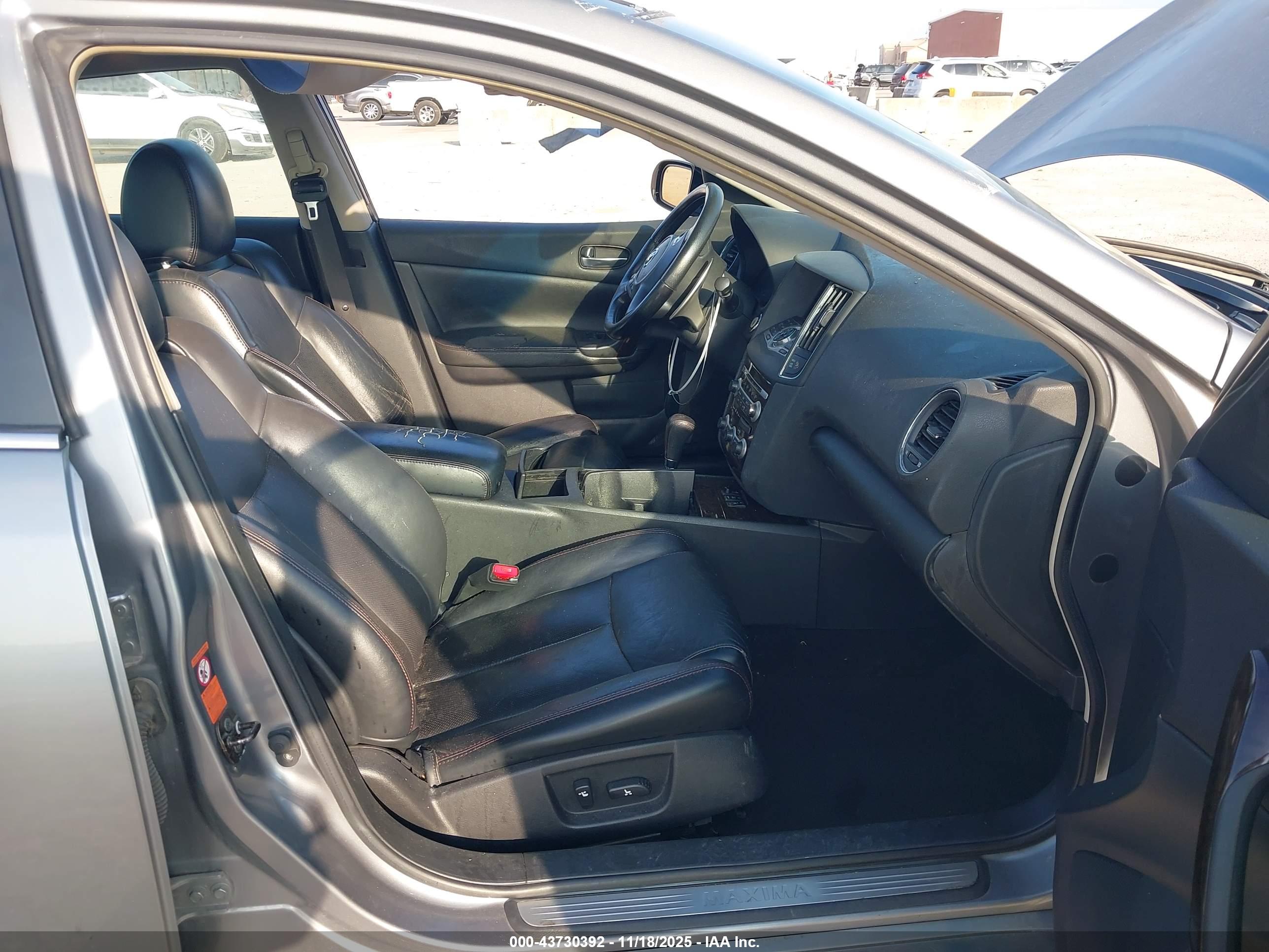 NISSAN MAXIMA image 5