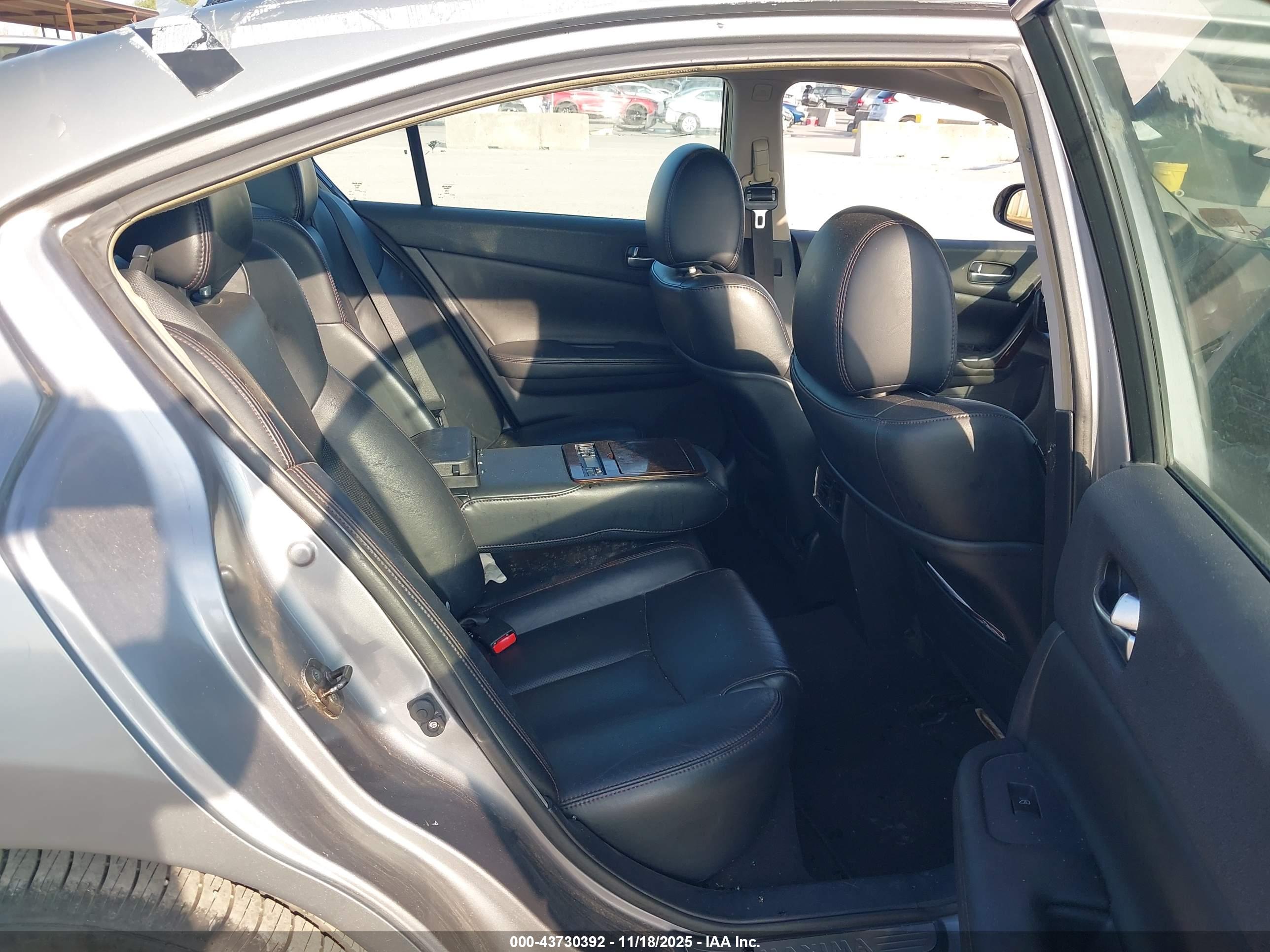 NISSAN MAXIMA image 8