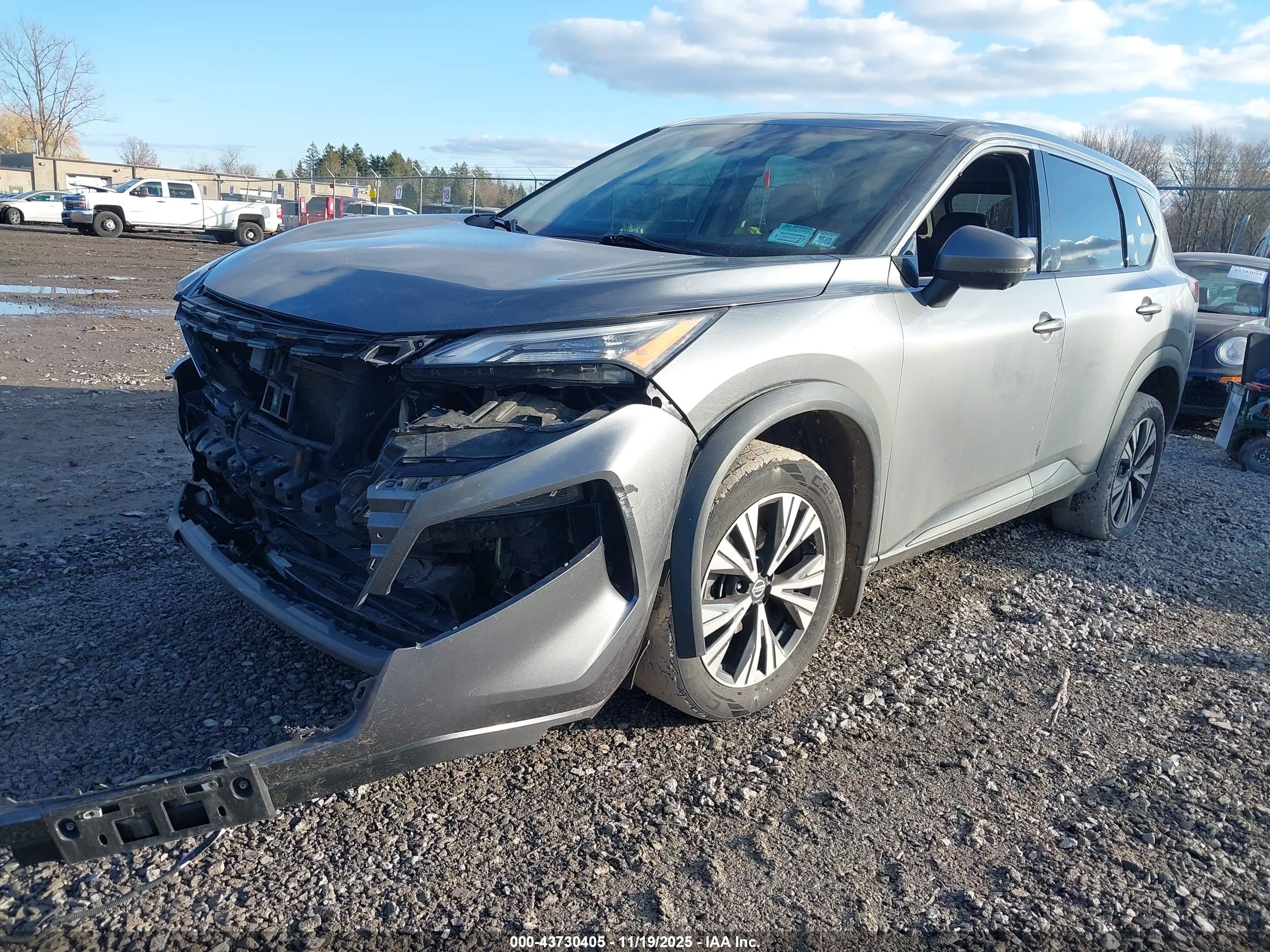NISSAN ROGUE image 2