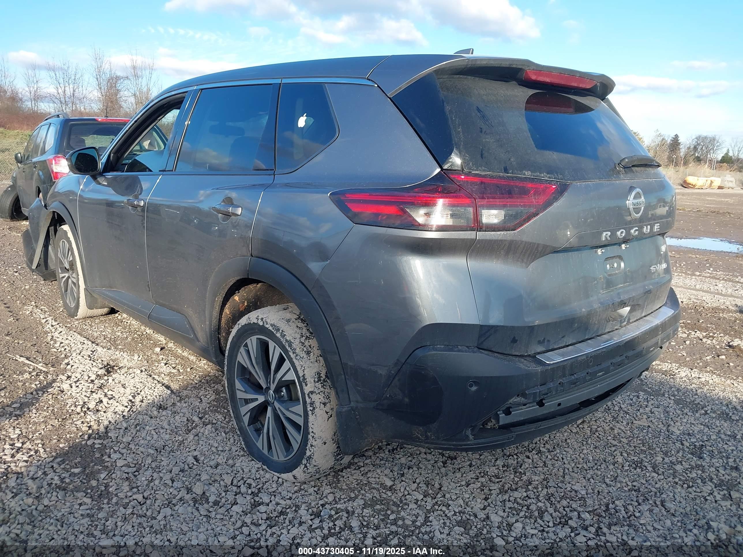 NISSAN ROGUE image 3